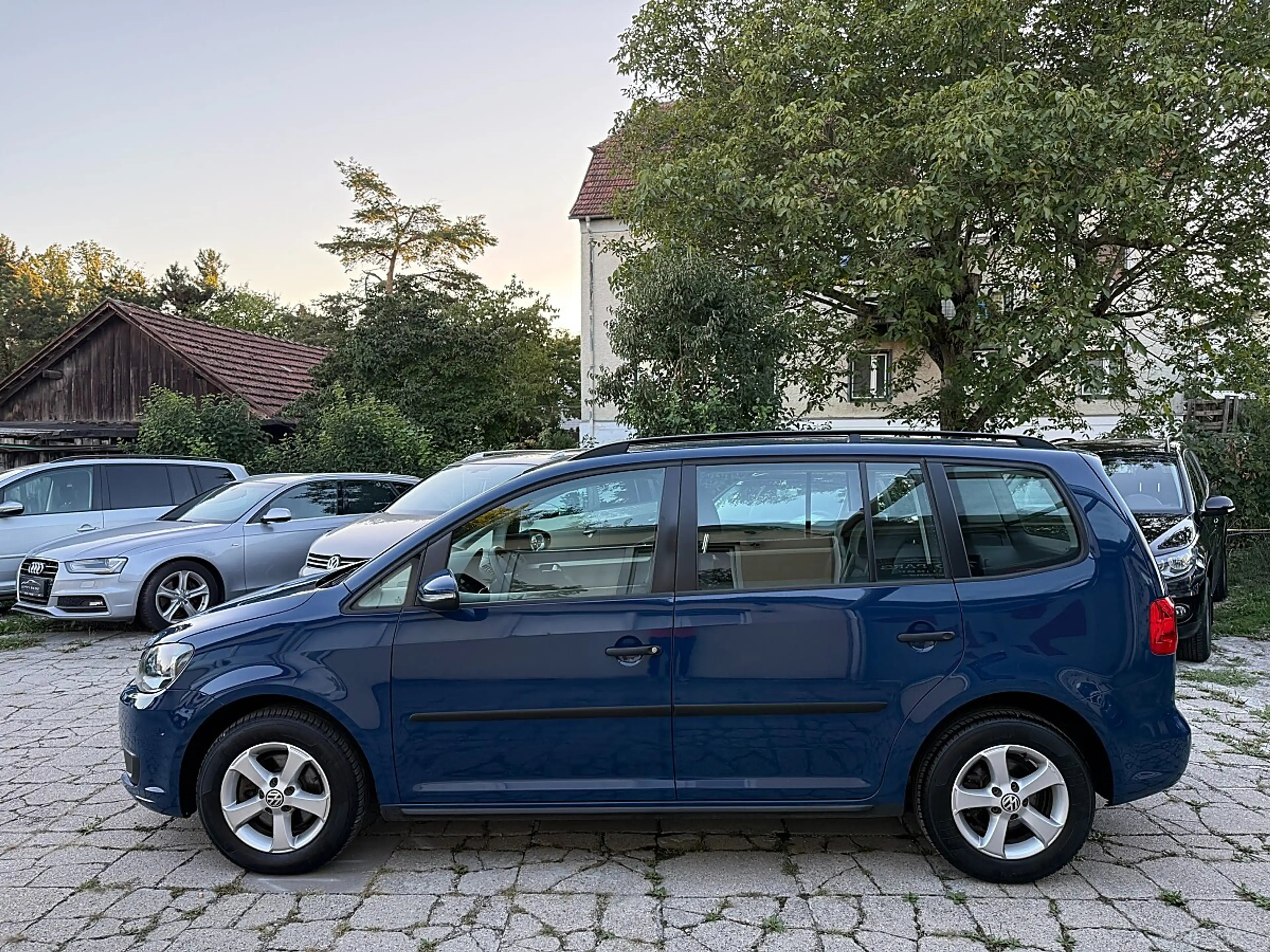 Volkswagen Touran 1,6 TDI-1.BESITZ-PARKLENKASSIST-1/3 ZINSFREI FI... — photo 9