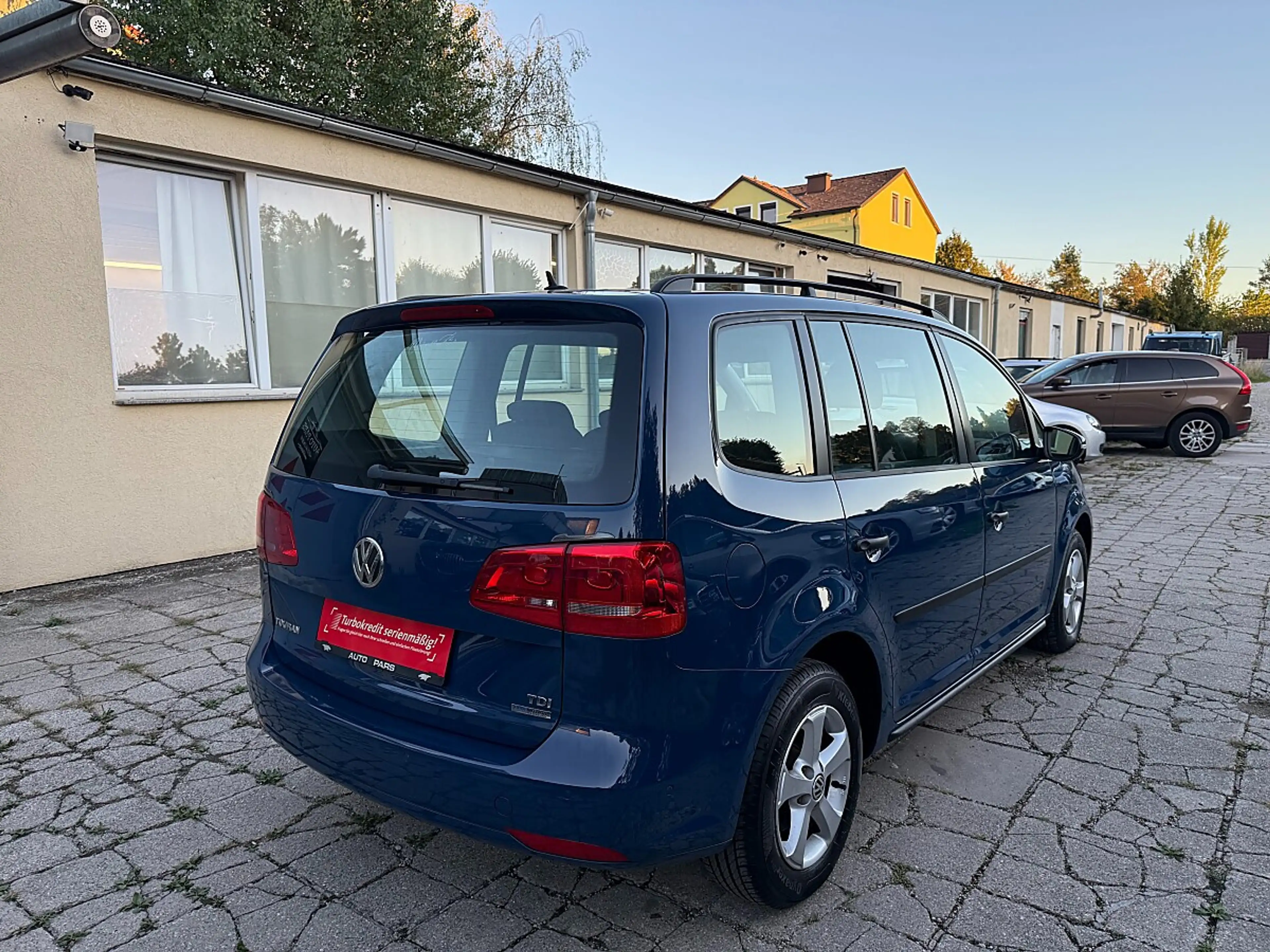 Volkswagen Touran 1,6 TDI-1.BESITZ-PARKLENKASSIST-1/3 ZINSFREI FI... — photo 6