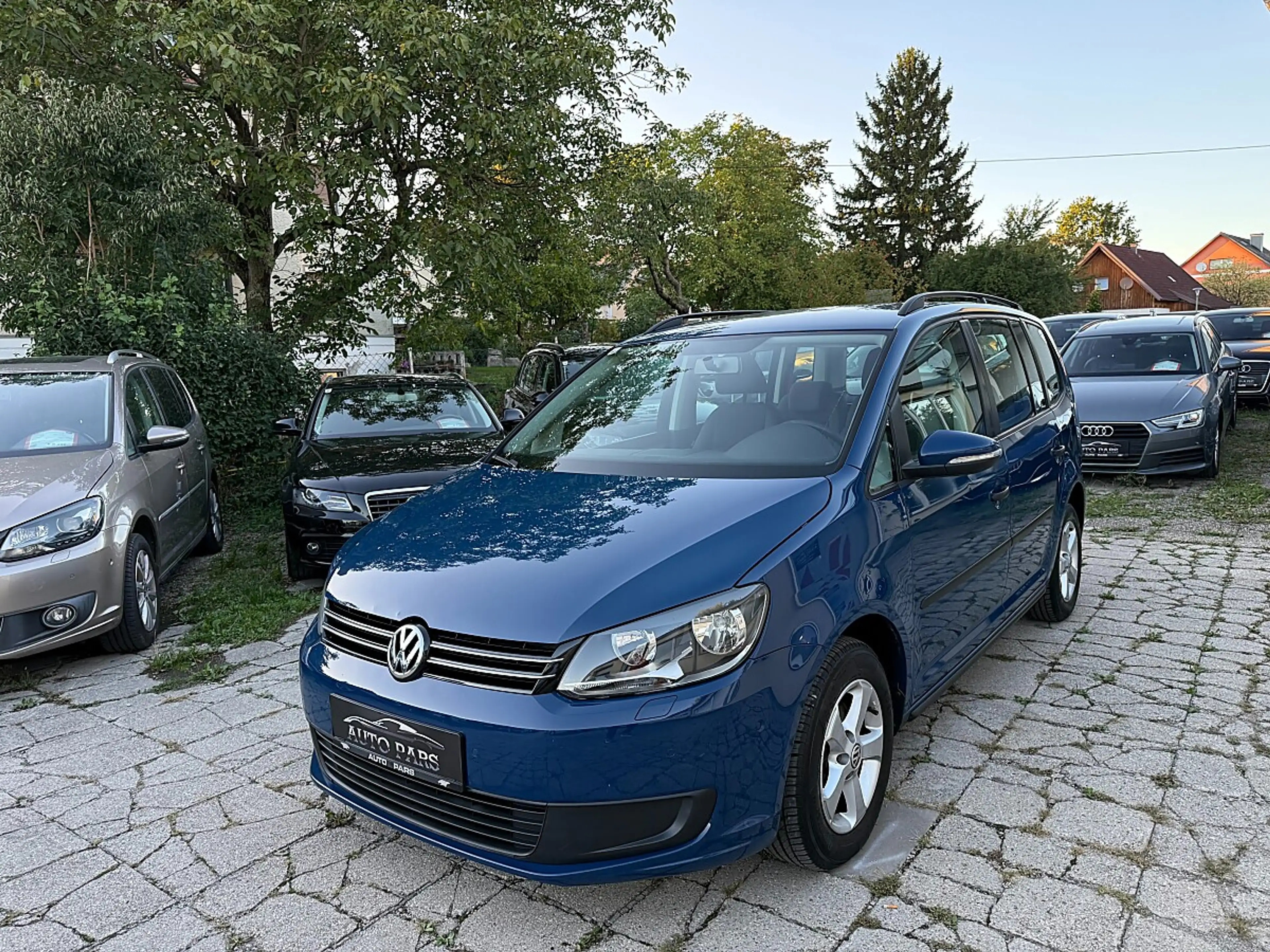 Volkswagen Touran 1,6 TDI-1.BESITZ-PARKLENKASSIST-1/3 ZINSFREI FI...