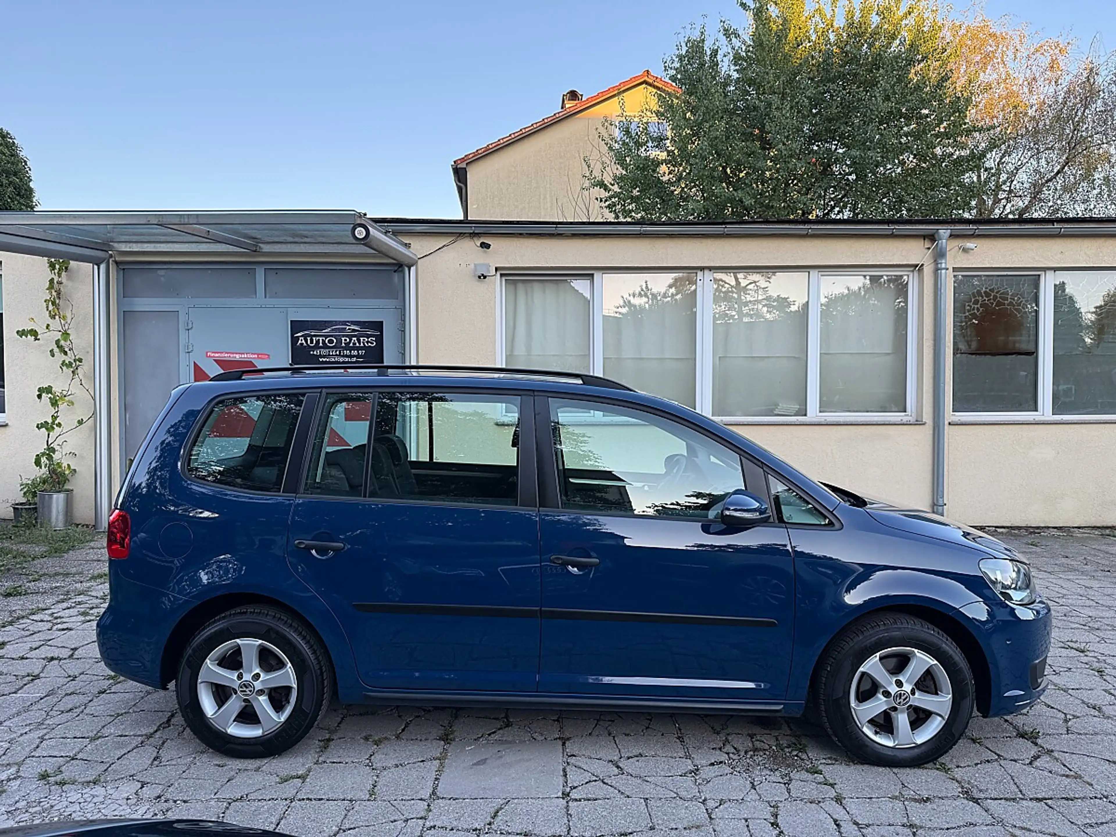 Volkswagen Touran 1,6 TDI-1.BESITZ-PARKLENKASSIST-1/3 ZINSFREI FI... — photo 5