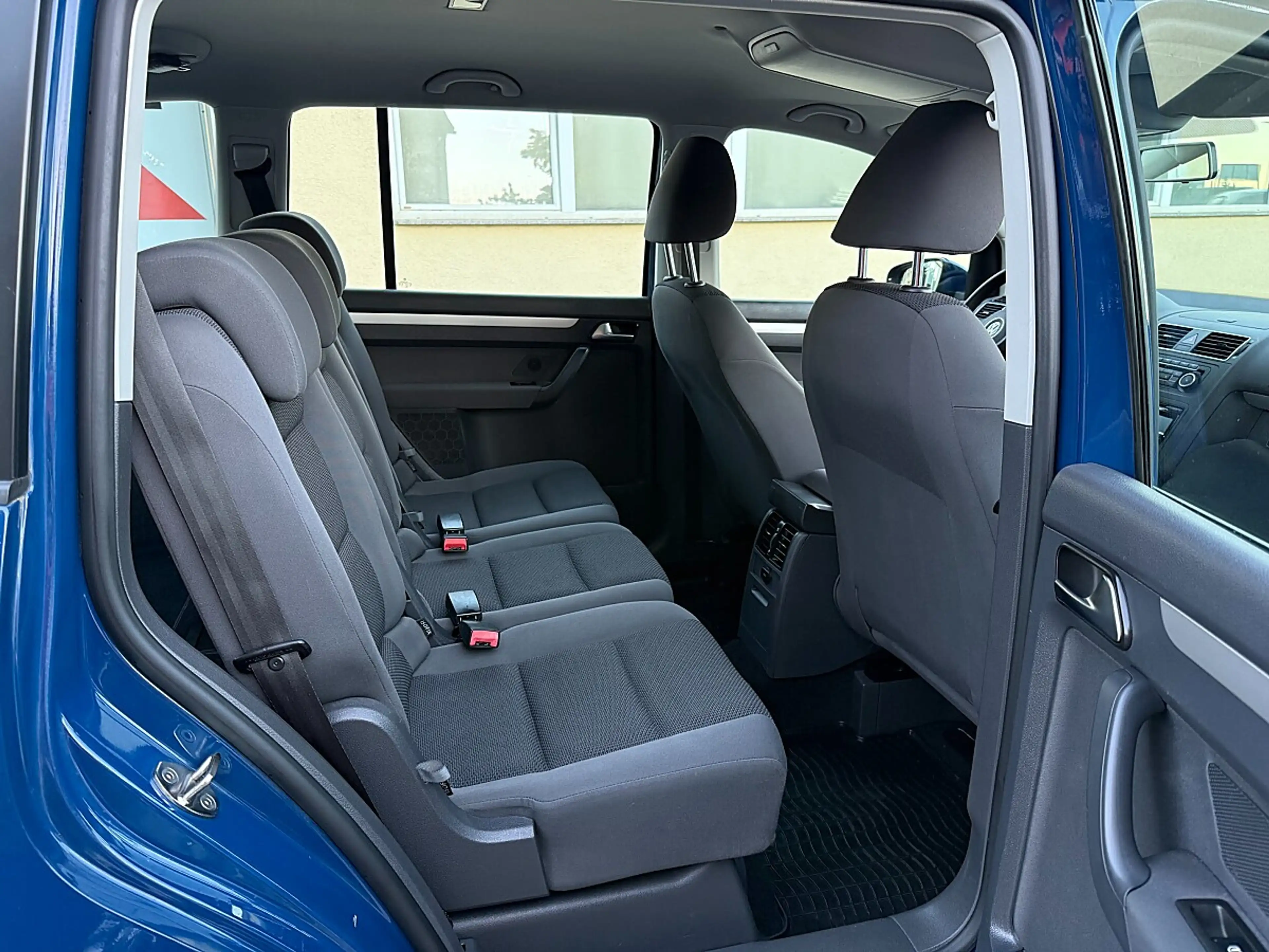 Volkswagen Touran 1,6 TDI-1.BESITZ-PARKLENKASSIST-1/3 ZINSFREI FI... — photo 14