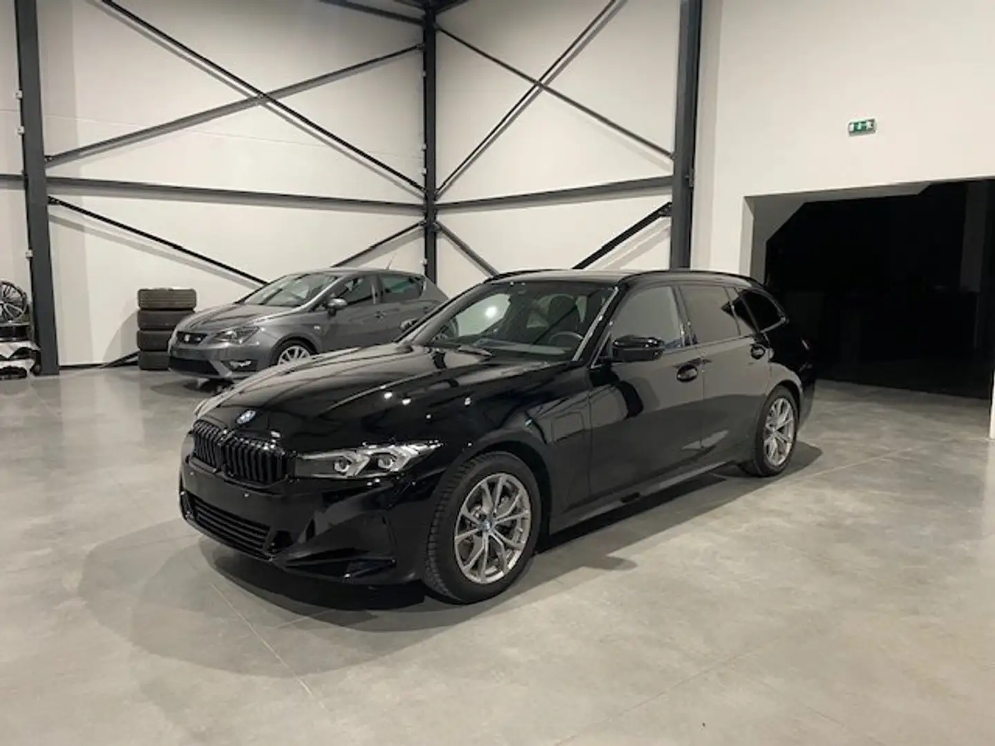 BMW 320 320e Facelift met Garantie Noir - 1