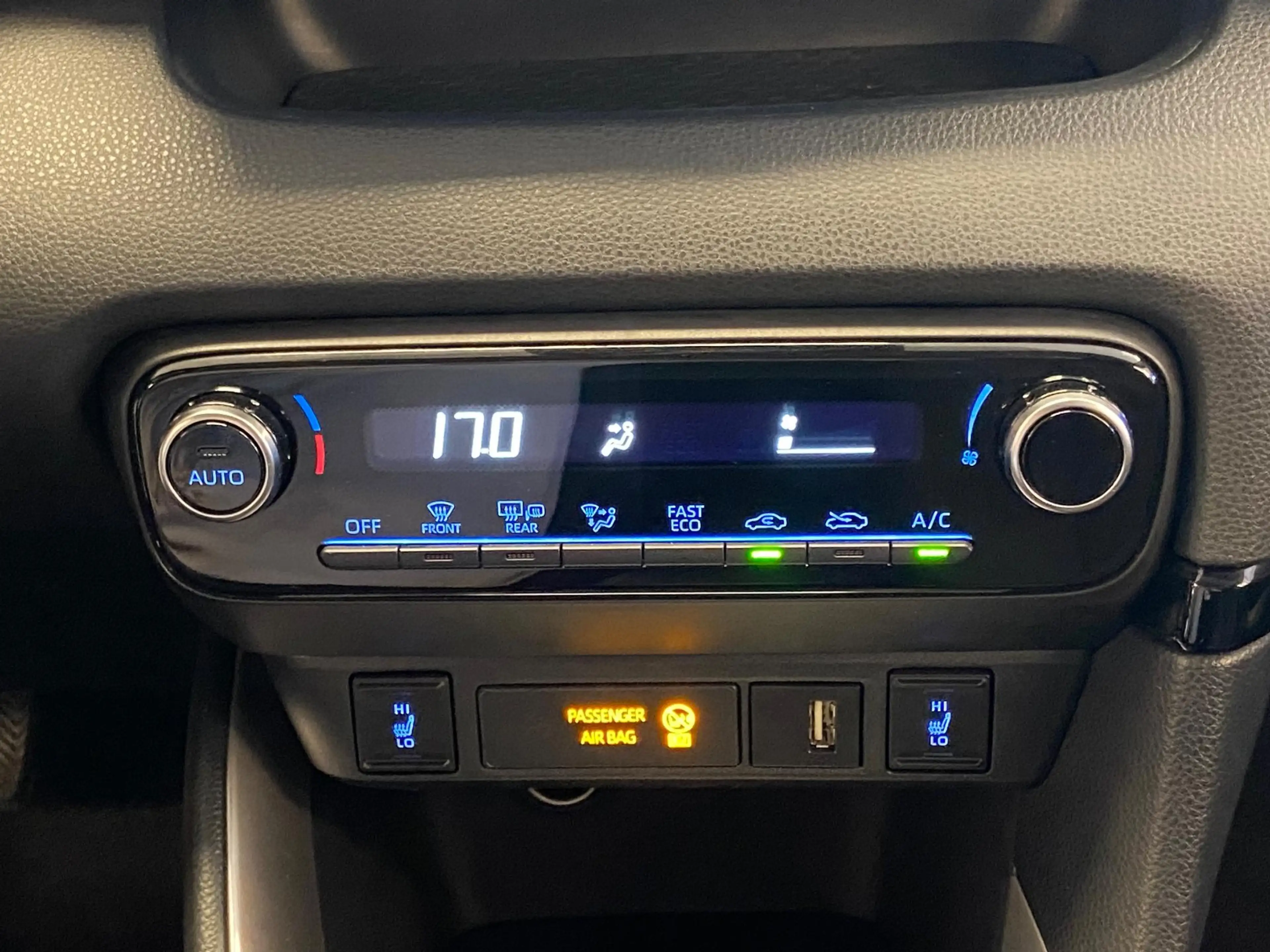Toyota Yaris 1.5 HYBRIDE BI-TONE GARANTIE TOT 07-2031! . STOELV — photo 19