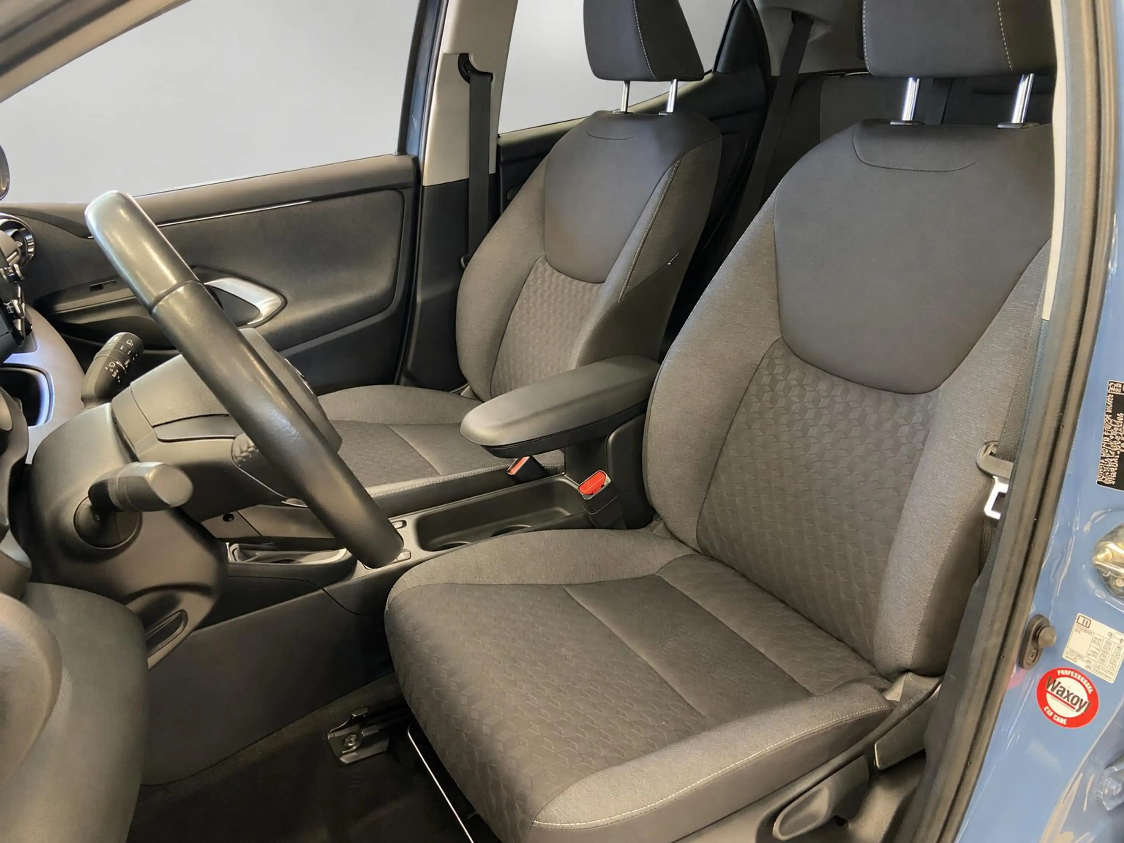 Toyota Yaris 1.5 HYBRIDE BI-TONE GARANTIE TOT 07-2031! . STOELV — photo 10