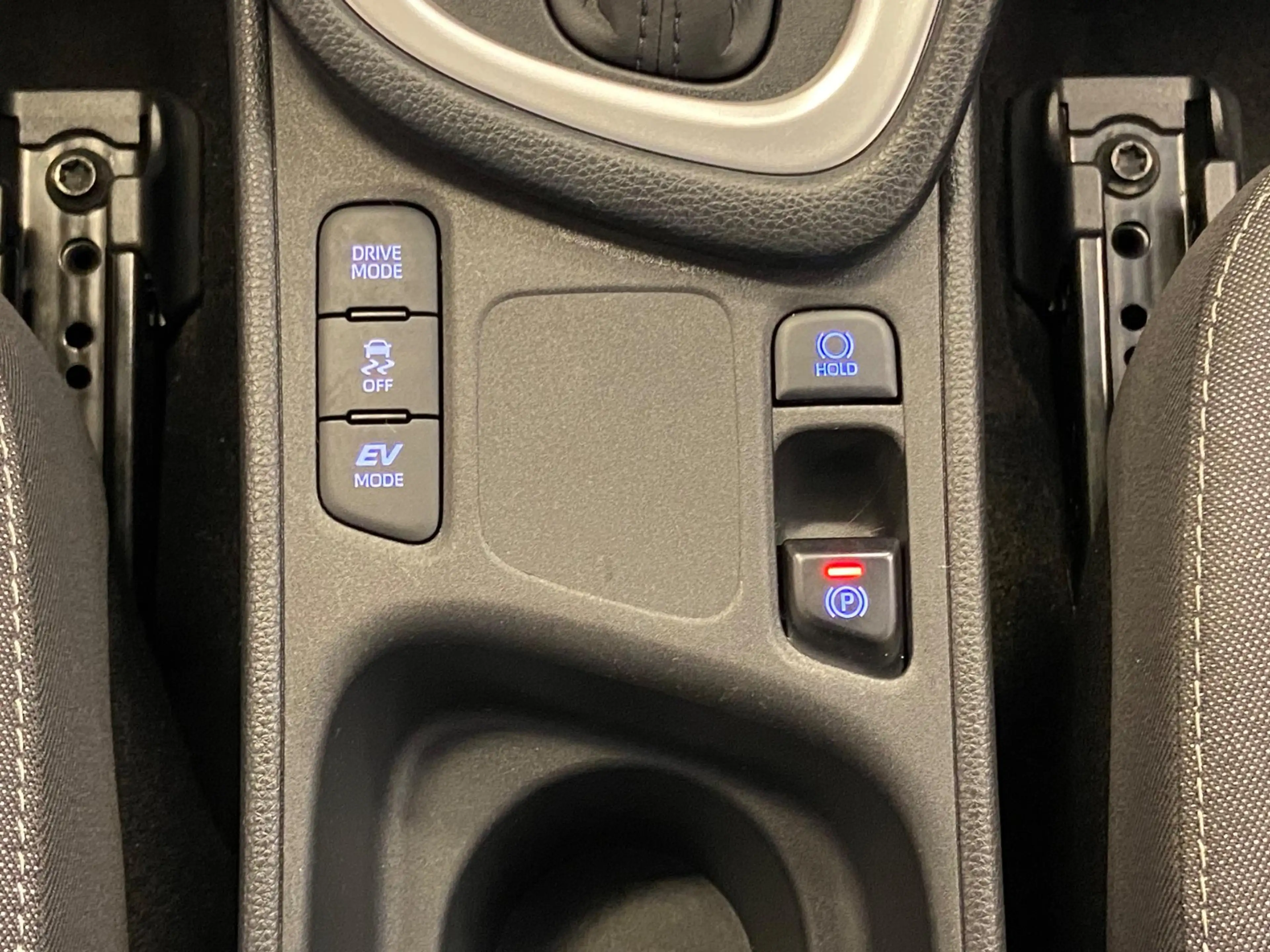 Toyota Yaris 1.5 HYBRIDE BI-TONE GARANTIE TOT 07-2031! . STOELV — photo 22