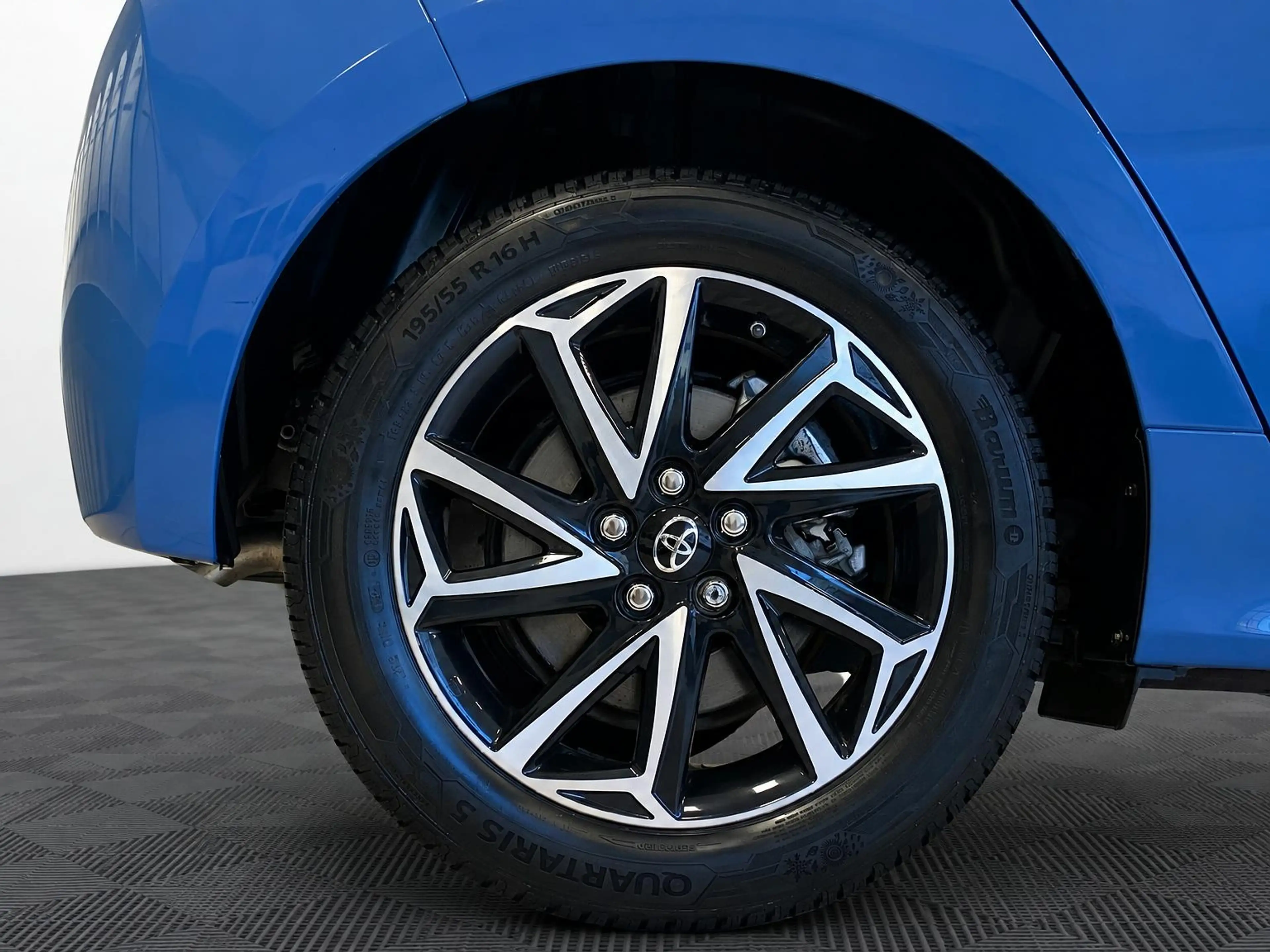 Toyota Yaris 1.5 HYBRIDE BI-TONE GARANTIE TOT 07-2031! . STOELV — photo 23