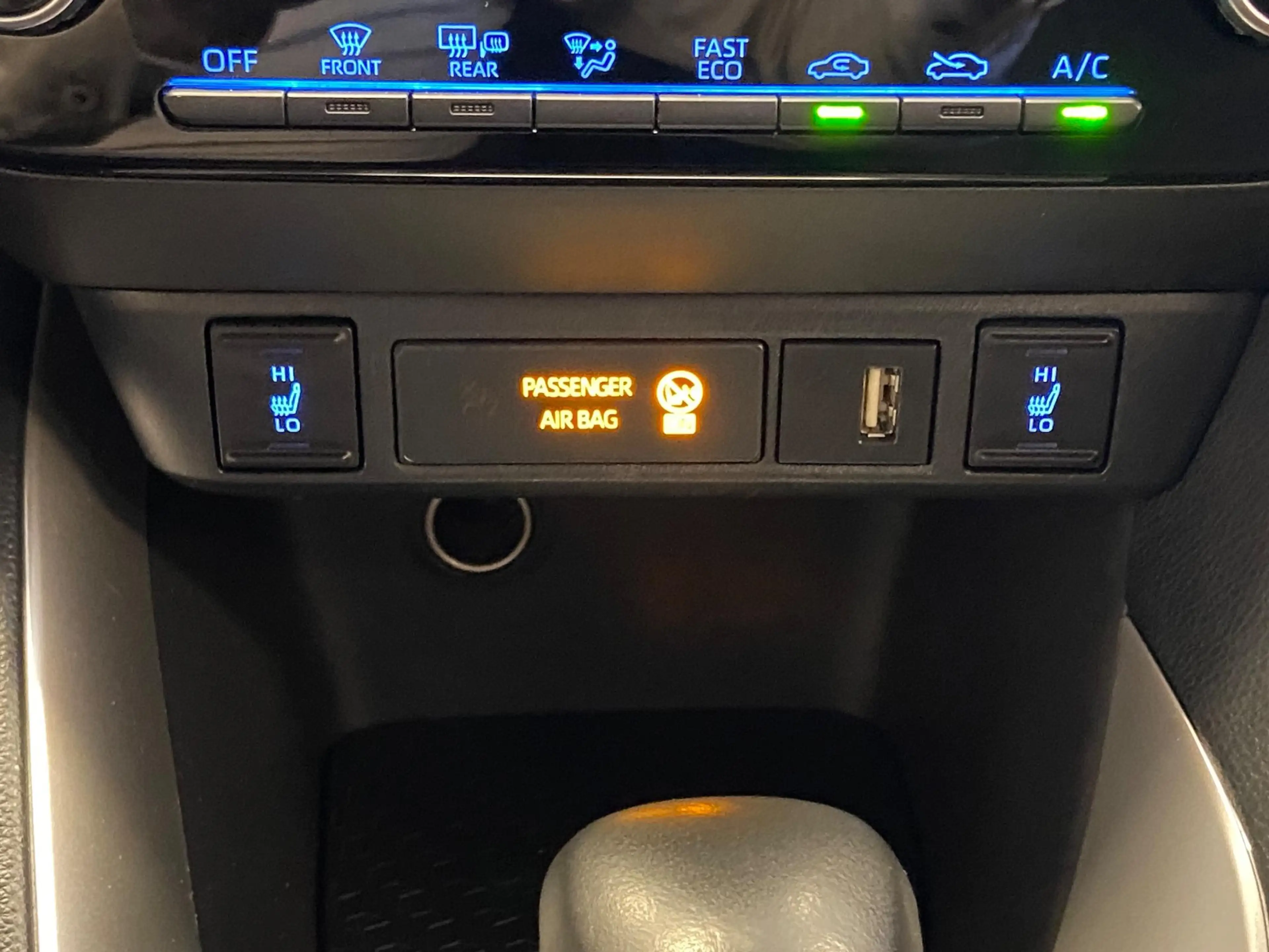 Toyota Yaris 1.5 HYBRIDE BI-TONE GARANTIE TOT 07-2031! . STOELV — photo 24