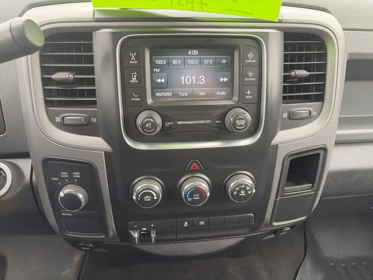 RAM 1500 снимка RAM 1500