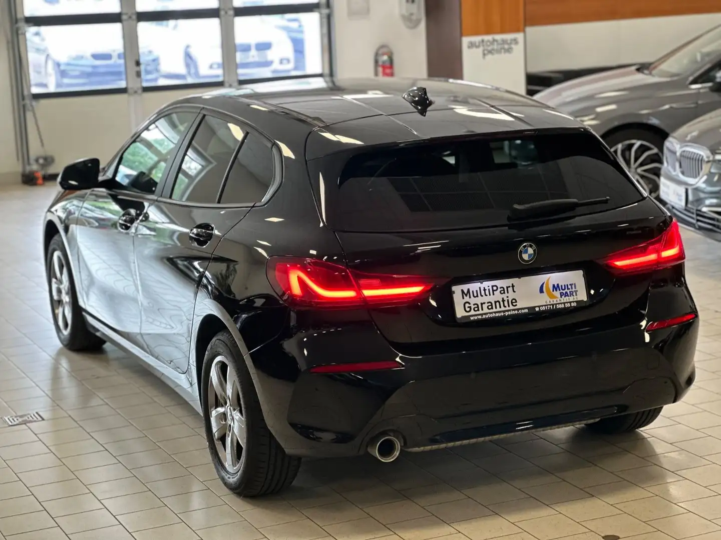 BMW 118 i Advantage Navi/LED/SitzHeiz/Tempomat/WLAN Schwarz - 2