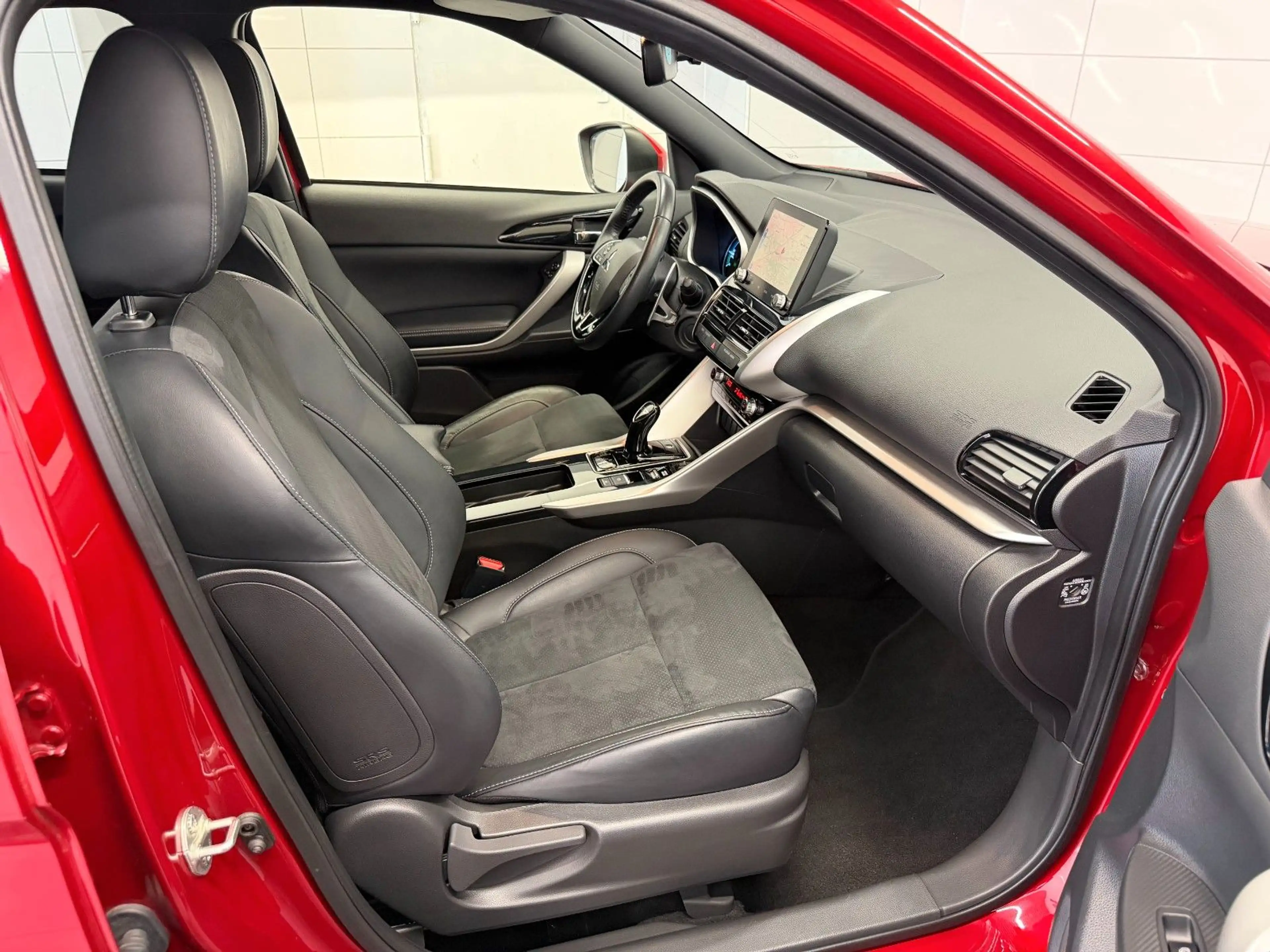 Mitsubishi Eclipse Cross 2.4 Plus Hybrid 4WD/LED/Navi/Cam — photo 11