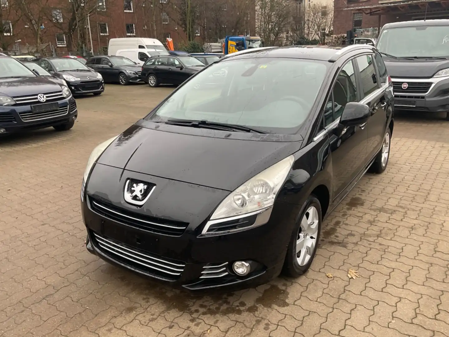 Peugeot 5008 Style *7 SITZER* *TÜV 07.2026* *PANORAMA* Schwarz - 2