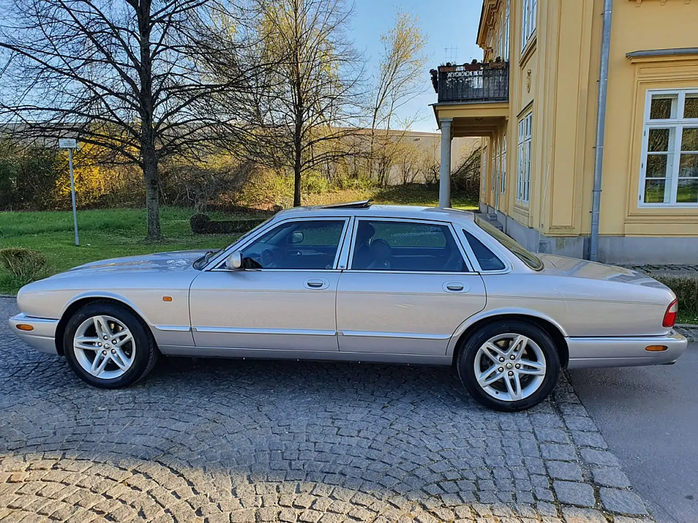Jaguar XJ 8 3,2 Executive !! ALLE TÜV Berichte ab 2001 im... Plateado - 2