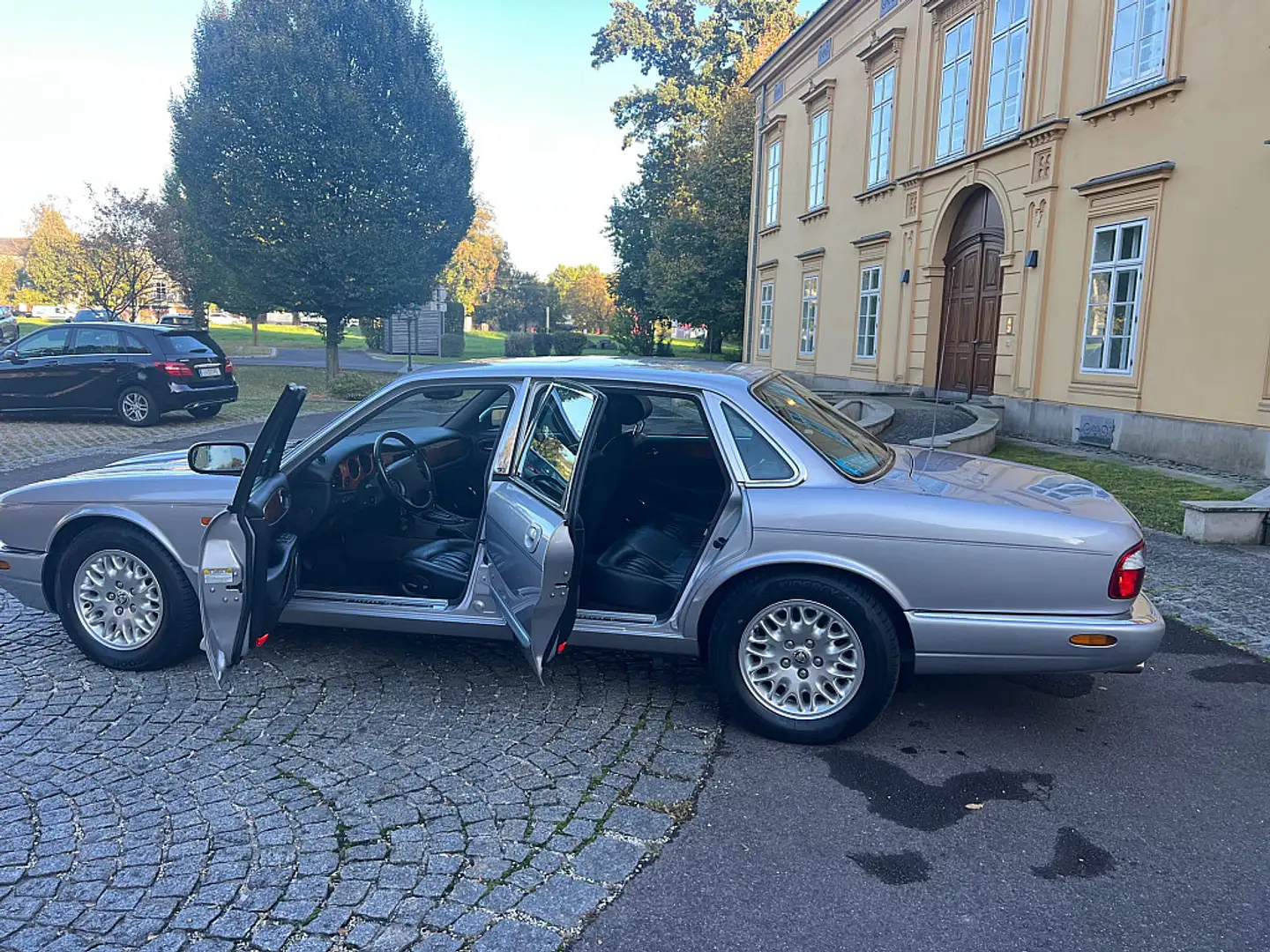 Jaguar XJ 8 3,2 Executive !! ALLE TÜV Berichte ab 2001 im... Plateado - 1