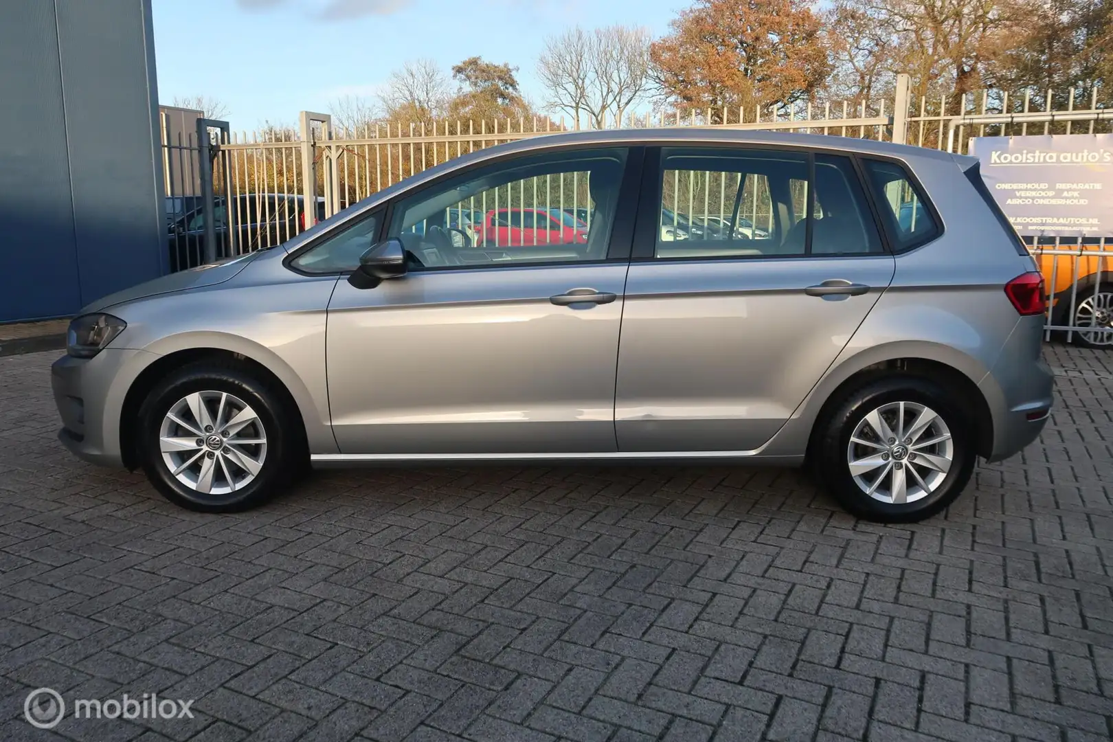 Volkswagen Golf Sportsvan 1.2 TSI Connected Series NAVI,DAB+ Gris - 2