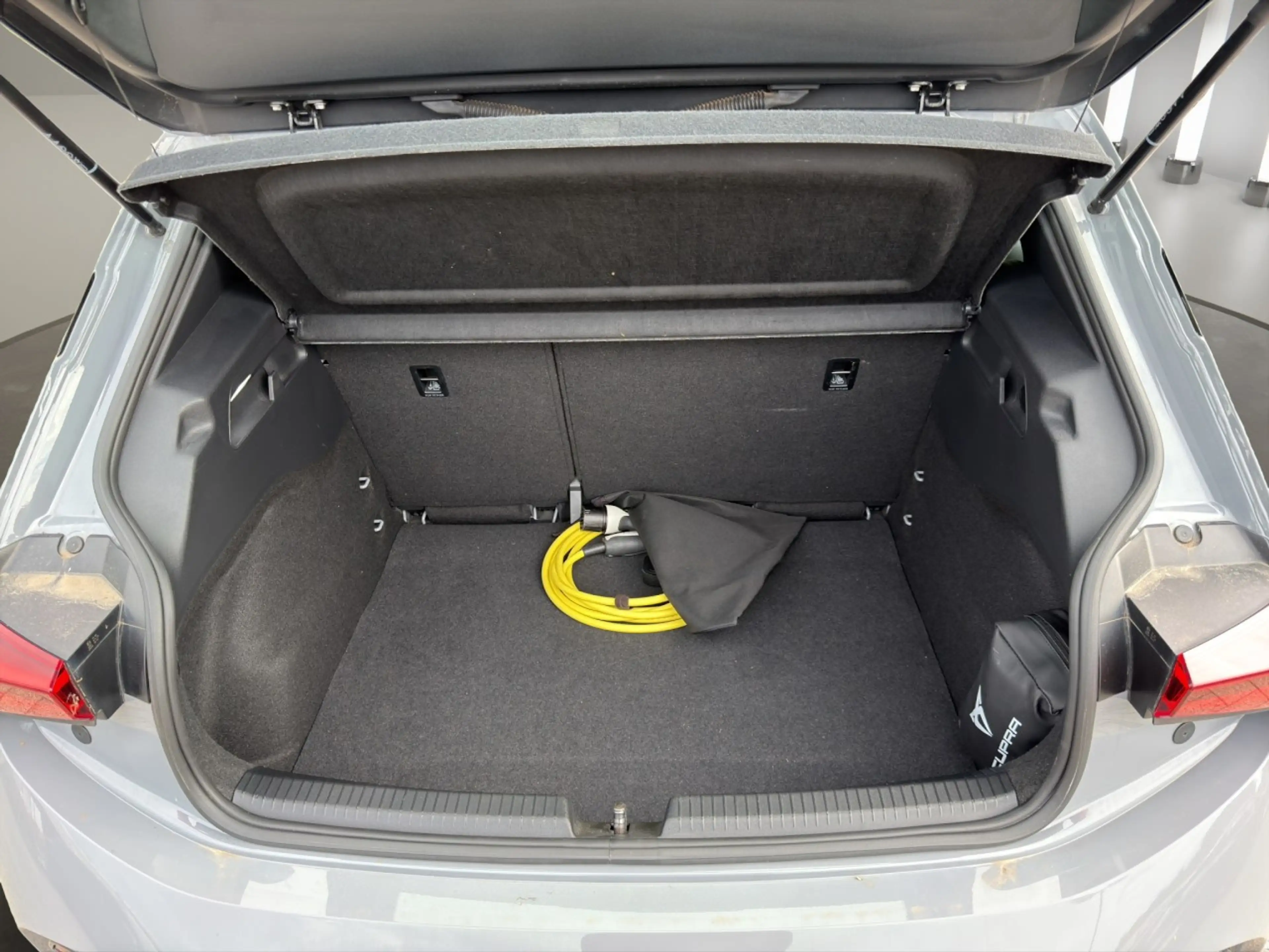 CUPRA Born Wärmepumpe LED Ganzjahresreifen Klima — photo 14