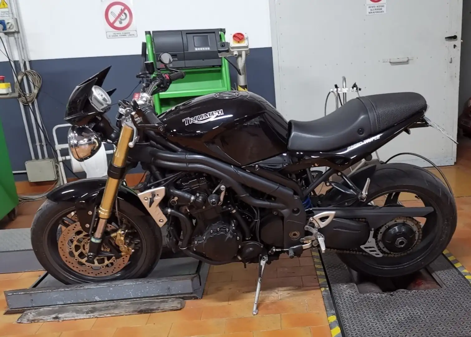Triumph Speed Triple 1050 Nero - 1