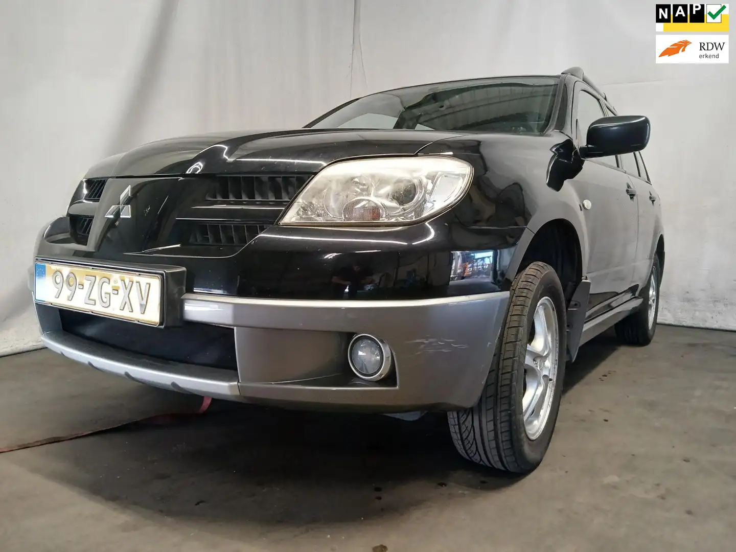 Mitsubishi Outlander Sport 2.0 Travel SCHADEAUTO!!! Zwart - 1
