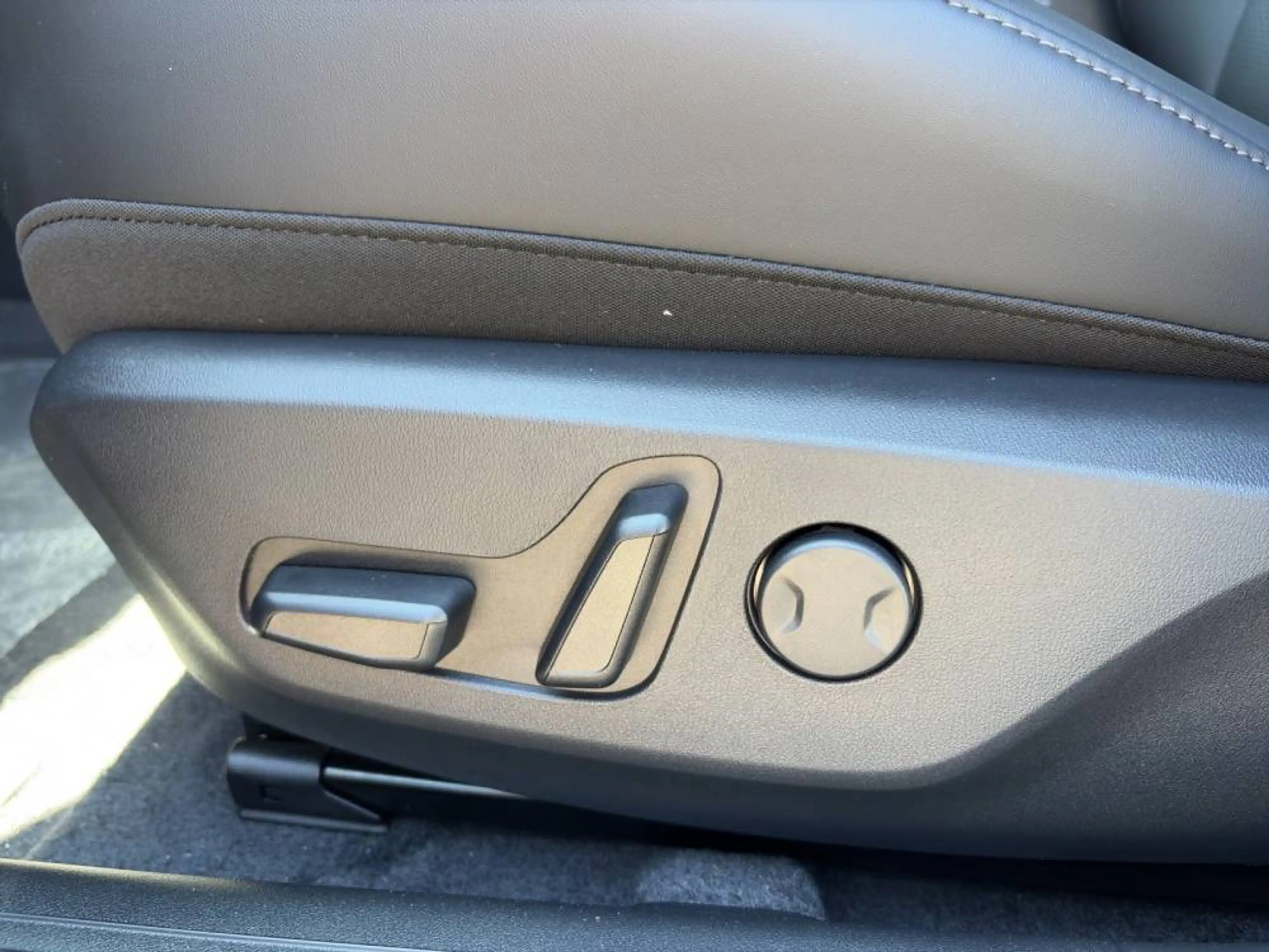 Kia EV4 81.4 FWD EARTH|LEDER|360°KAMERA|KEY-LESS|V2L|FULL- — photo 12