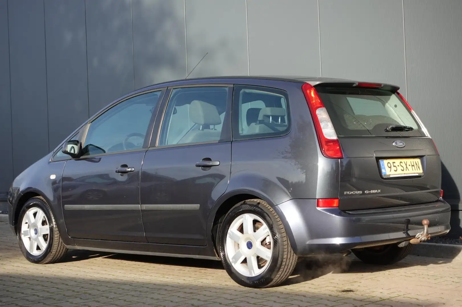 Ford Focus C-Max 2.0-16V Futura Grau - 2