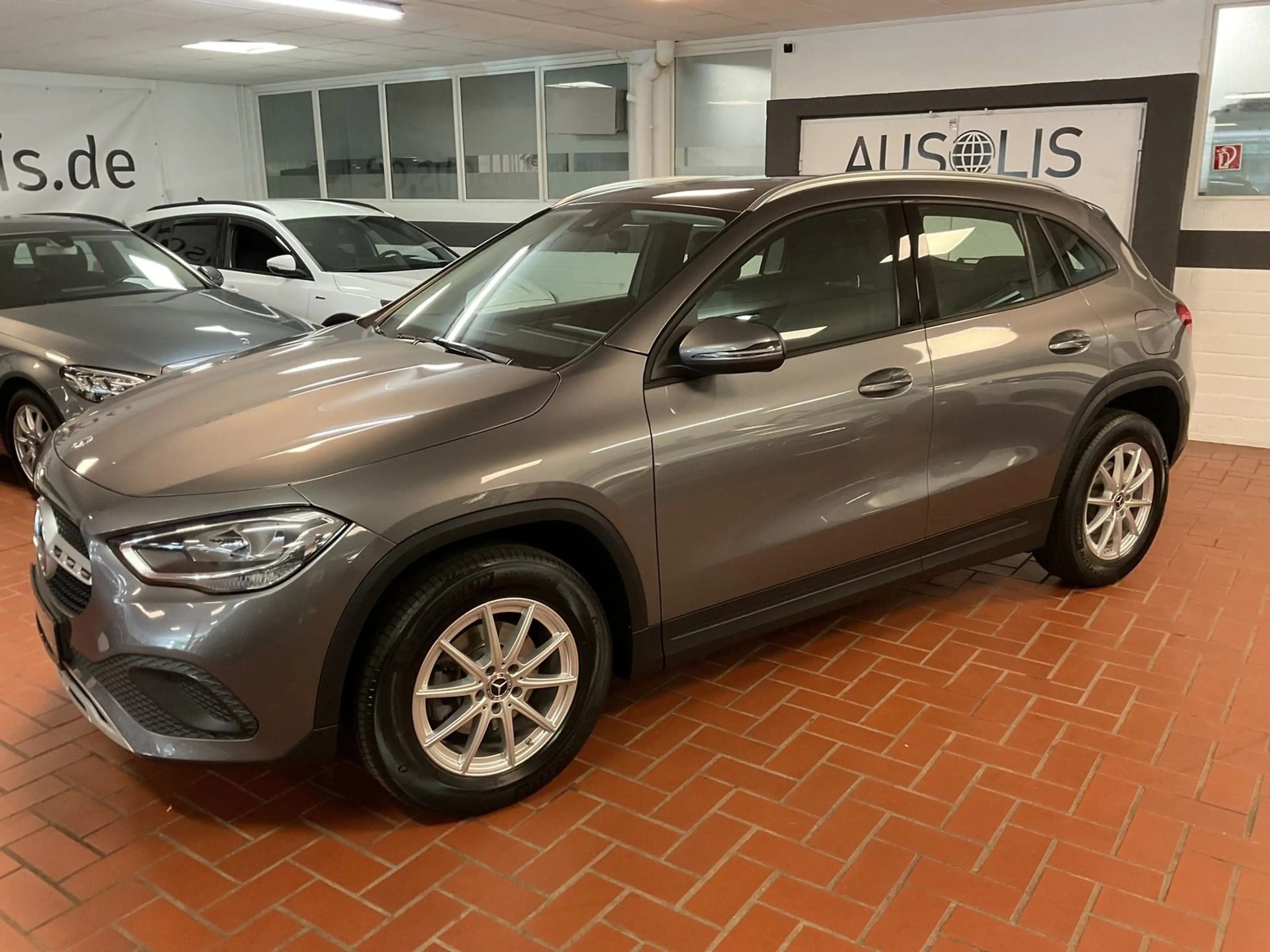 Mercedes-Benz GLA 180 Business Kamera,Navi,Sitzheizung — photo 2
