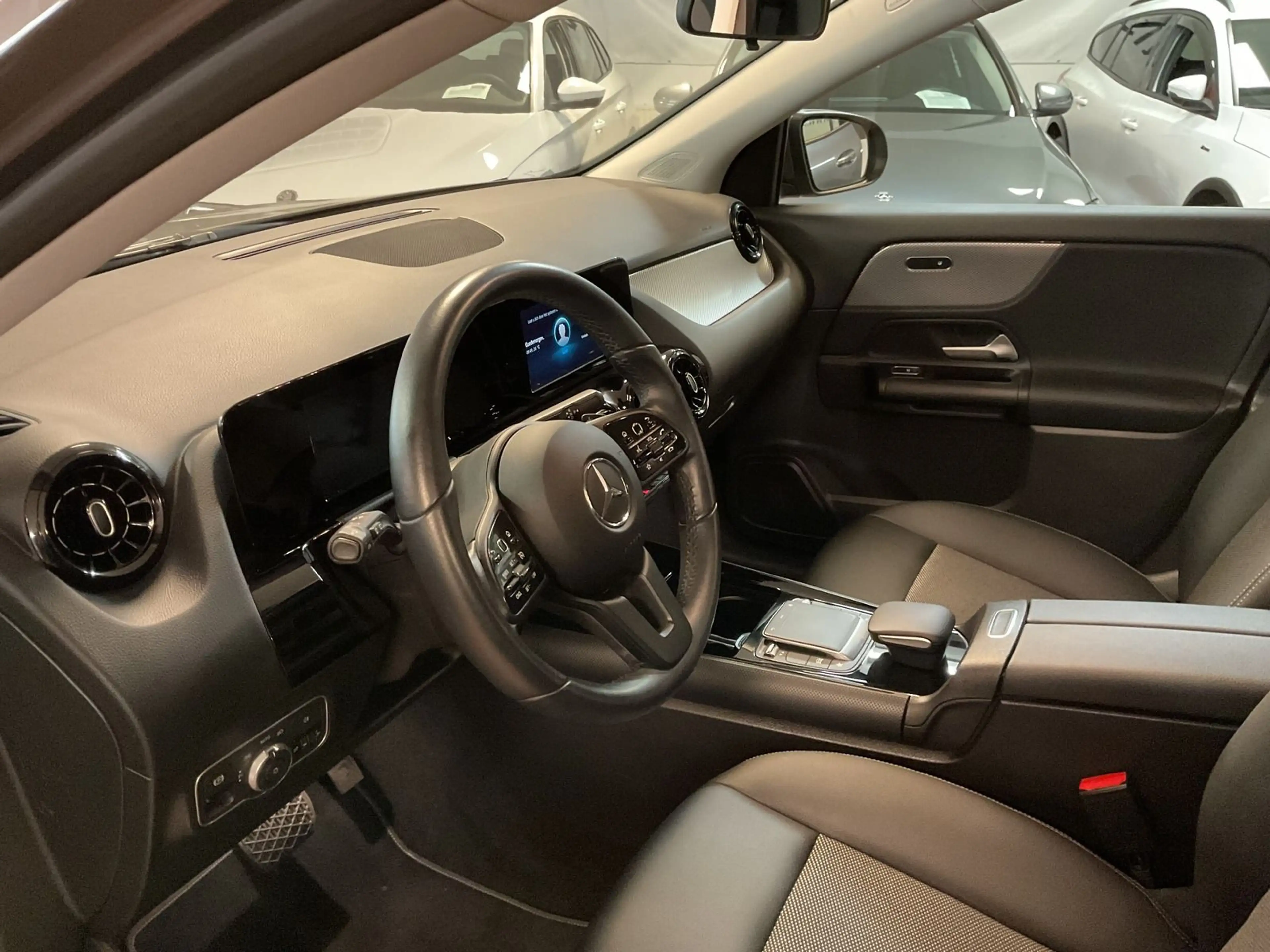 Mercedes-Benz GLA 180 Business Kamera,Navi,Sitzheizung — photo 13