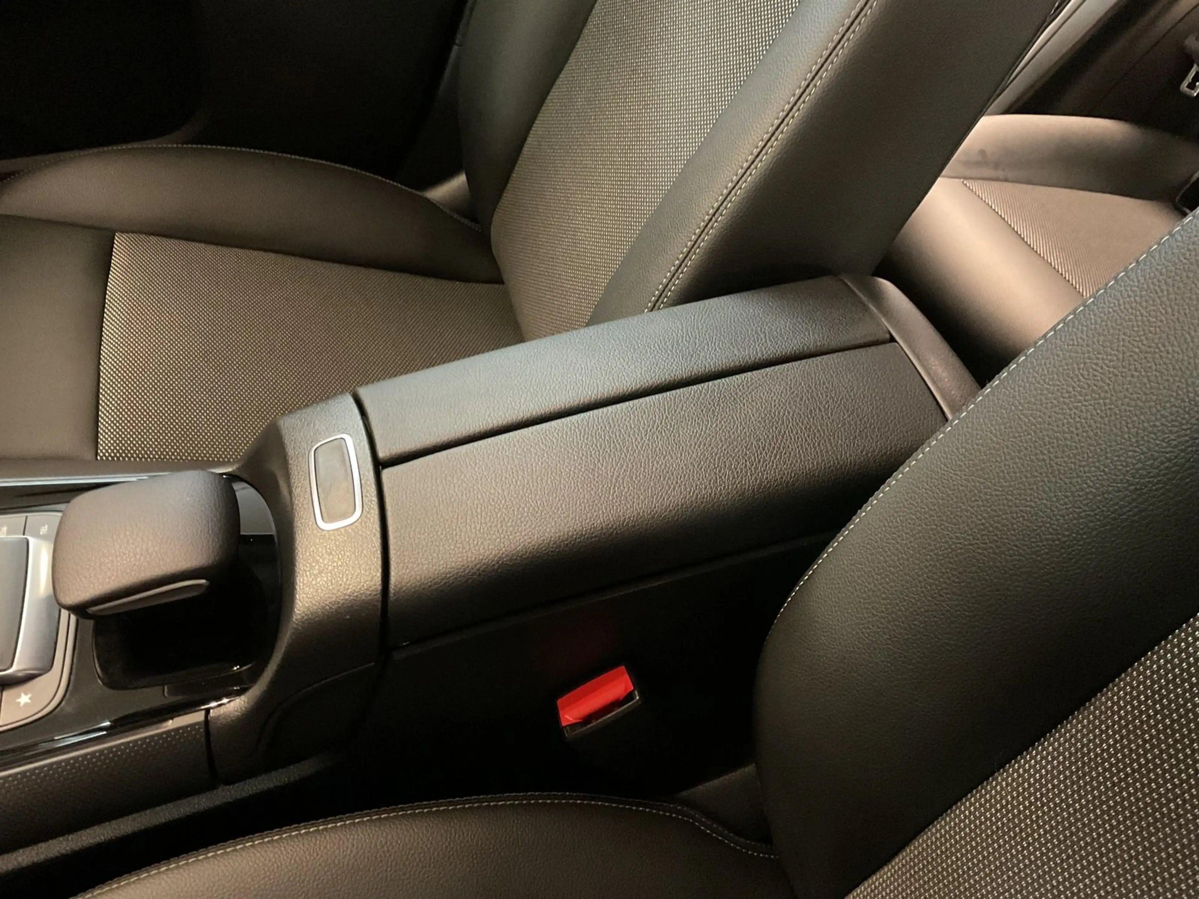 Mercedes-Benz GLA 180 Business Kamera,Navi,Sitzheizung — photo 15