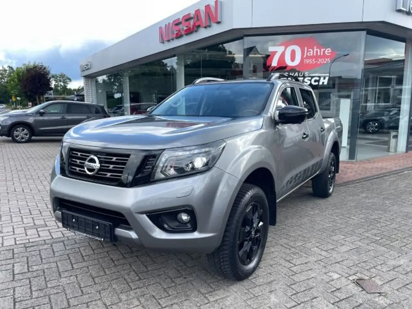 Nissan Navara 2.3 dci  N-Guard 4x4/AHK/Car Play/Diffsp. Grau - 1