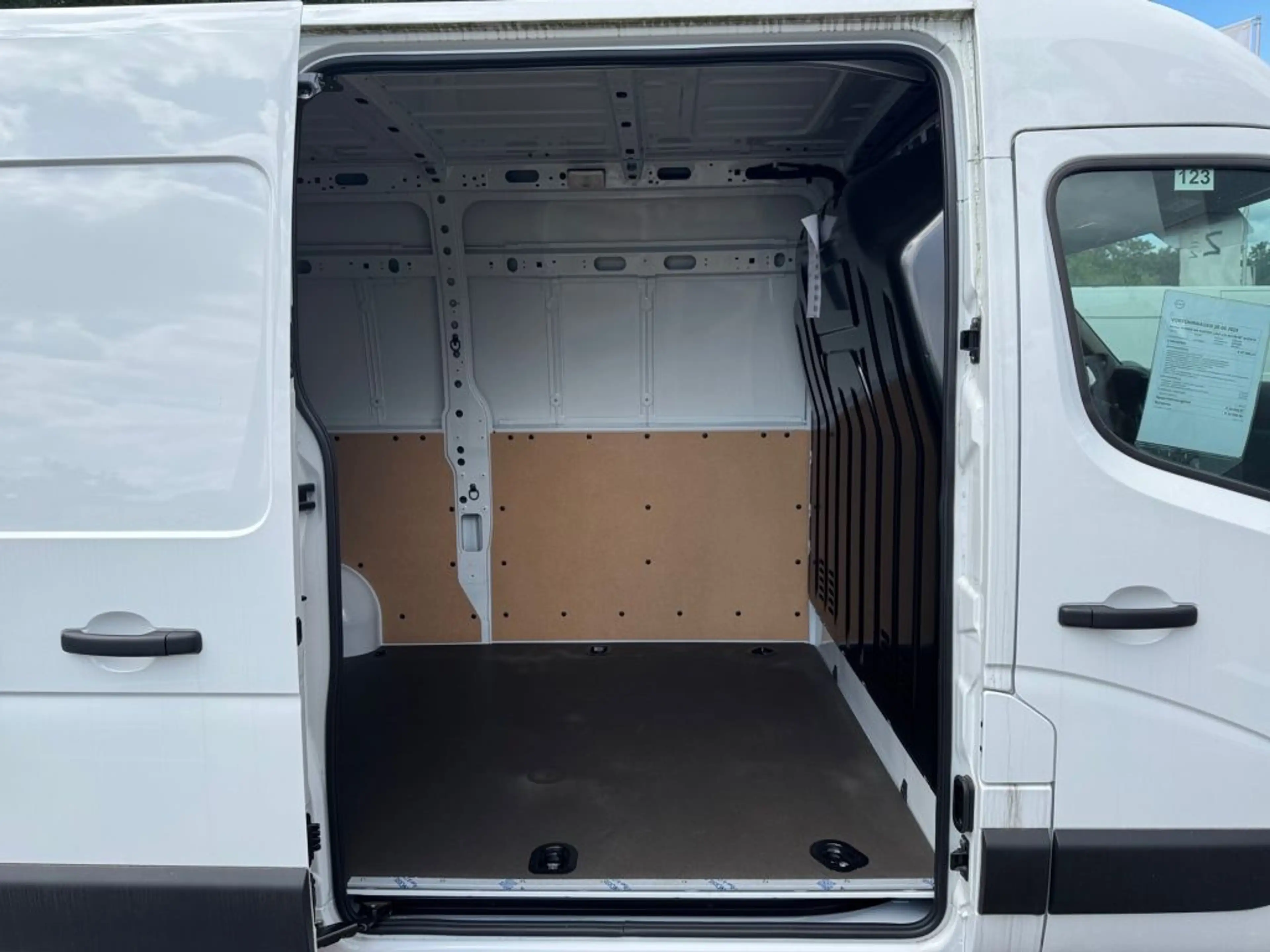 Nissan Interstar L2H2 3,5 dCi 150 FWD N-Connecta — photo 14