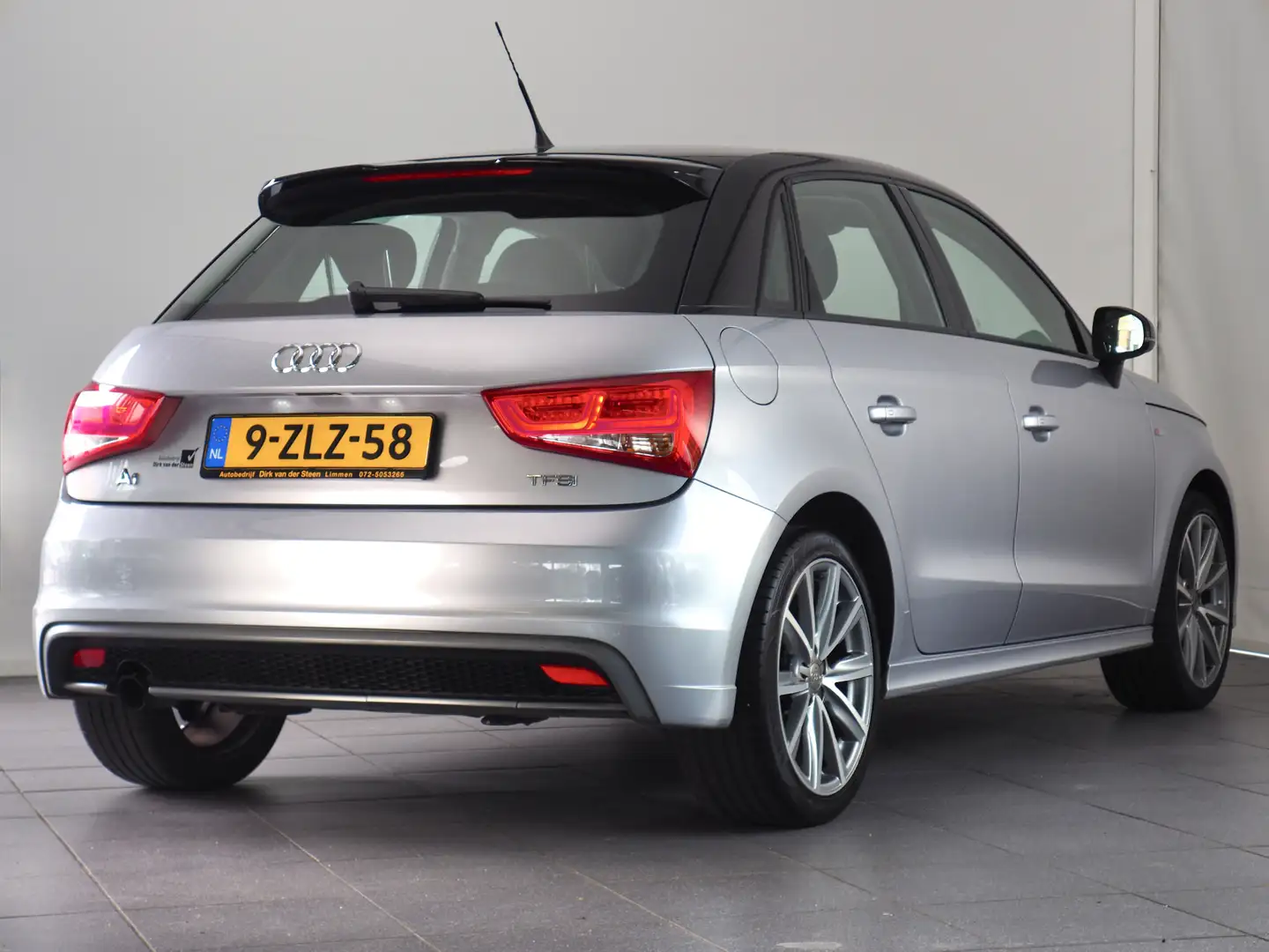 Audi A1 Sportback 1.2 TFSI Admired | S-Line | Navigatie | Grijs - 2