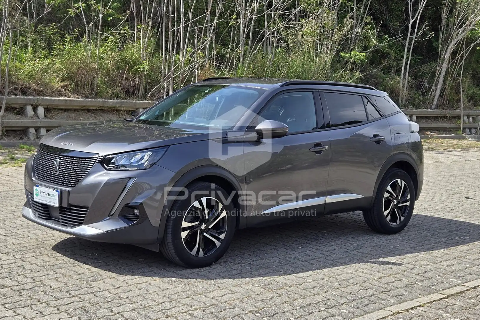 Peugeot 2008 2008 BlueHDi 130 S&S EAT8 Allure Silber - 1