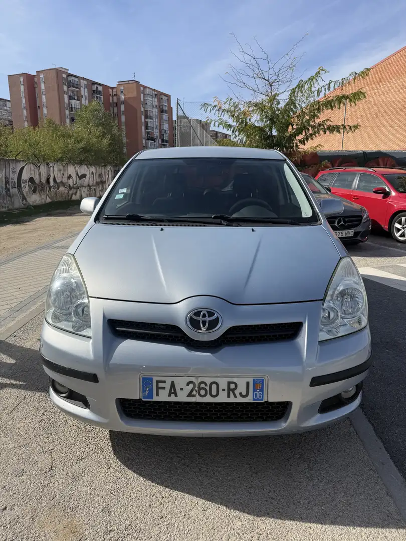 Toyota Verso Extras: Sensores de aparcamiento delanteros y tras Gris - 1
