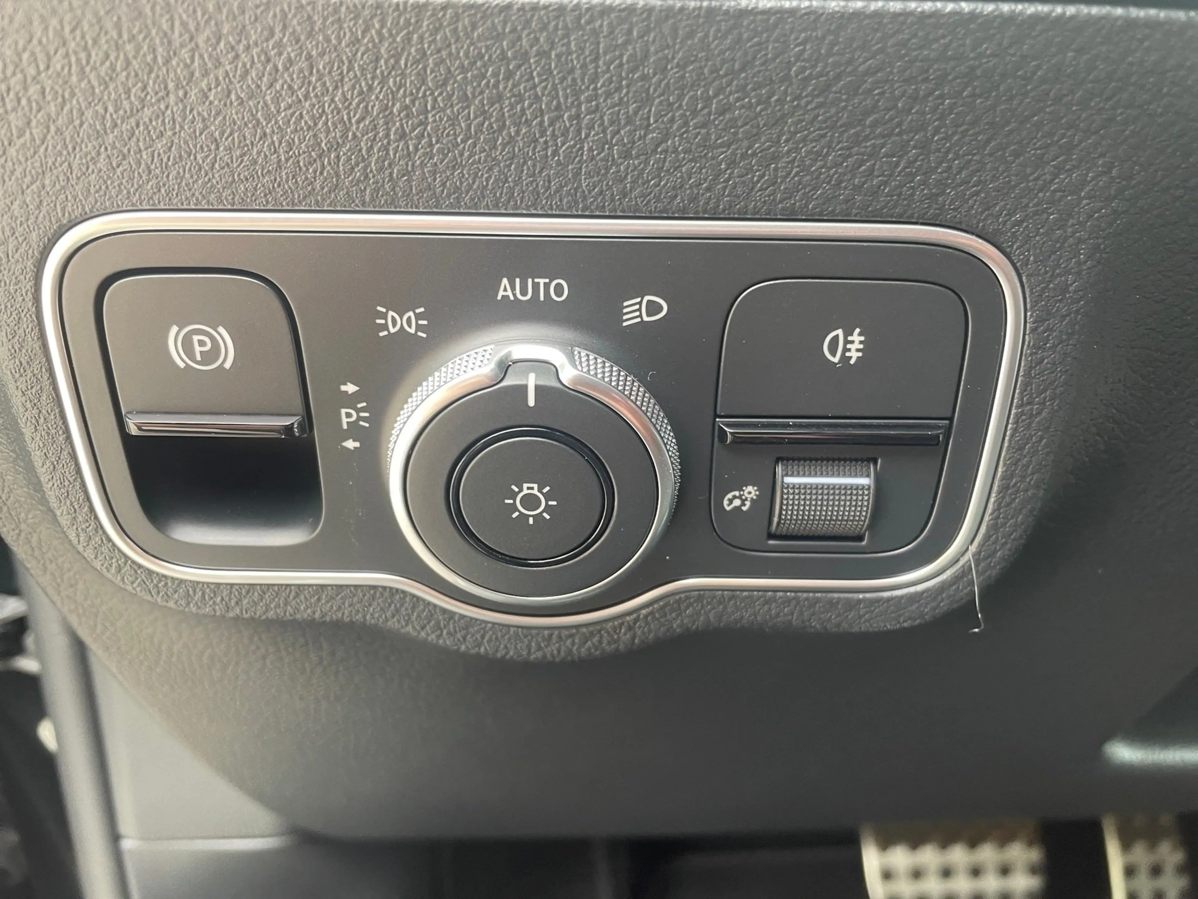 Mercedes-Benz A 35 AMG GL 4MATIC Navi,Rückfahrkamera,Klima — photo 14