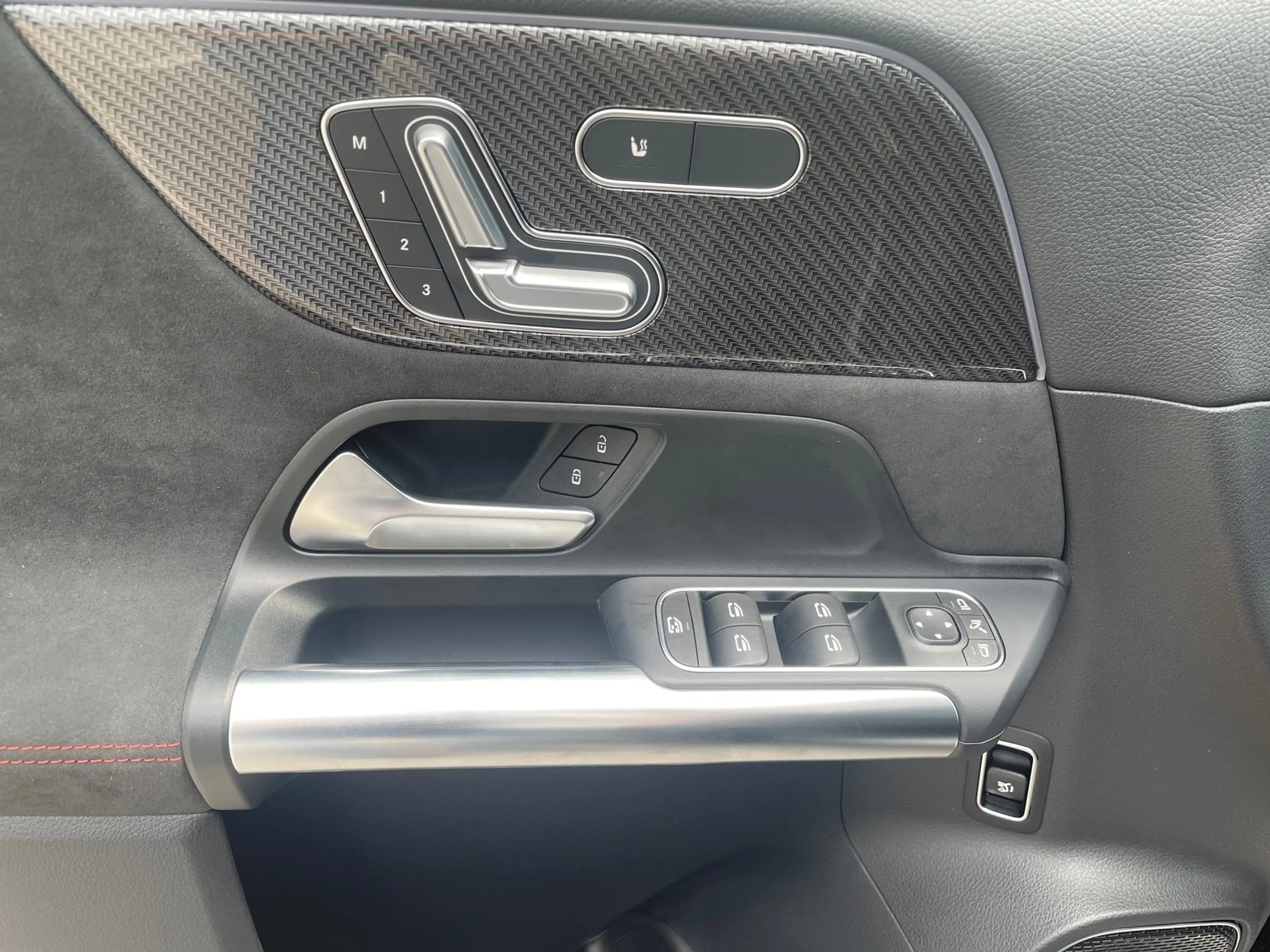 Mercedes-Benz A 35 AMG GL 4MATIC Navi,Rückfahrkamera,Klima — photo 13
