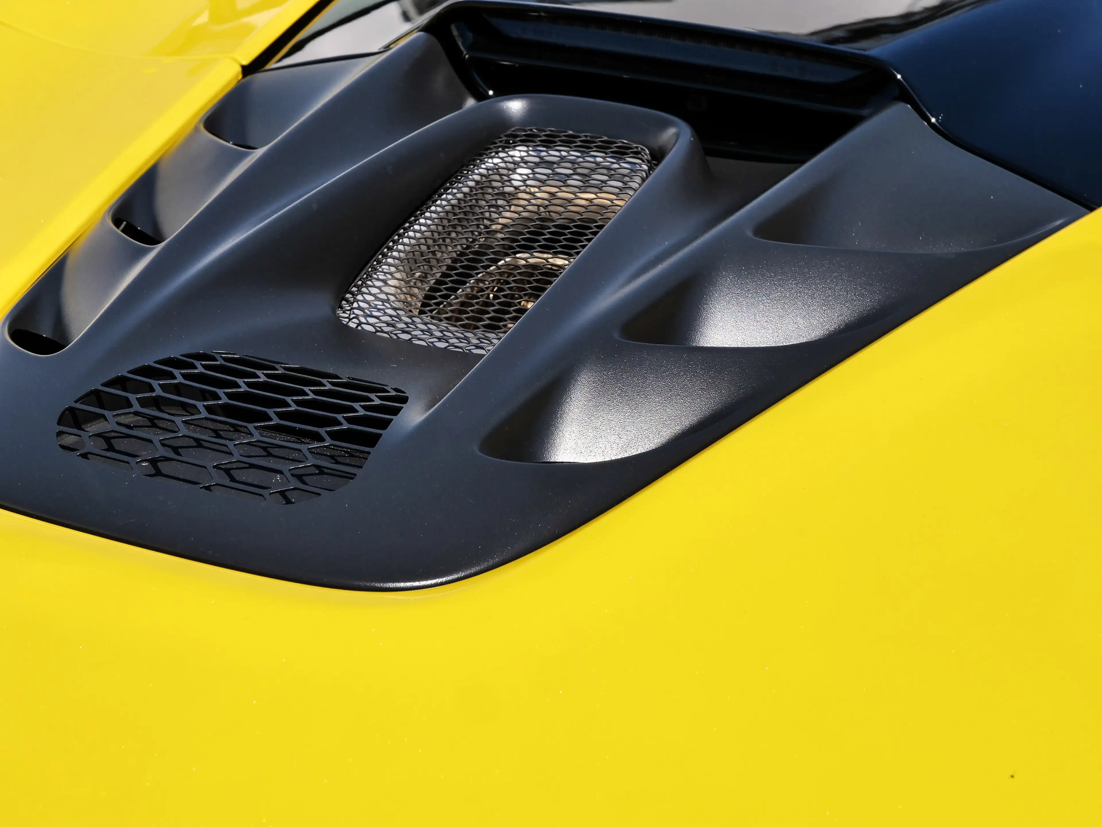 McLaren Artura Spider Performance, Black Pack, Sport Exh — photo 10