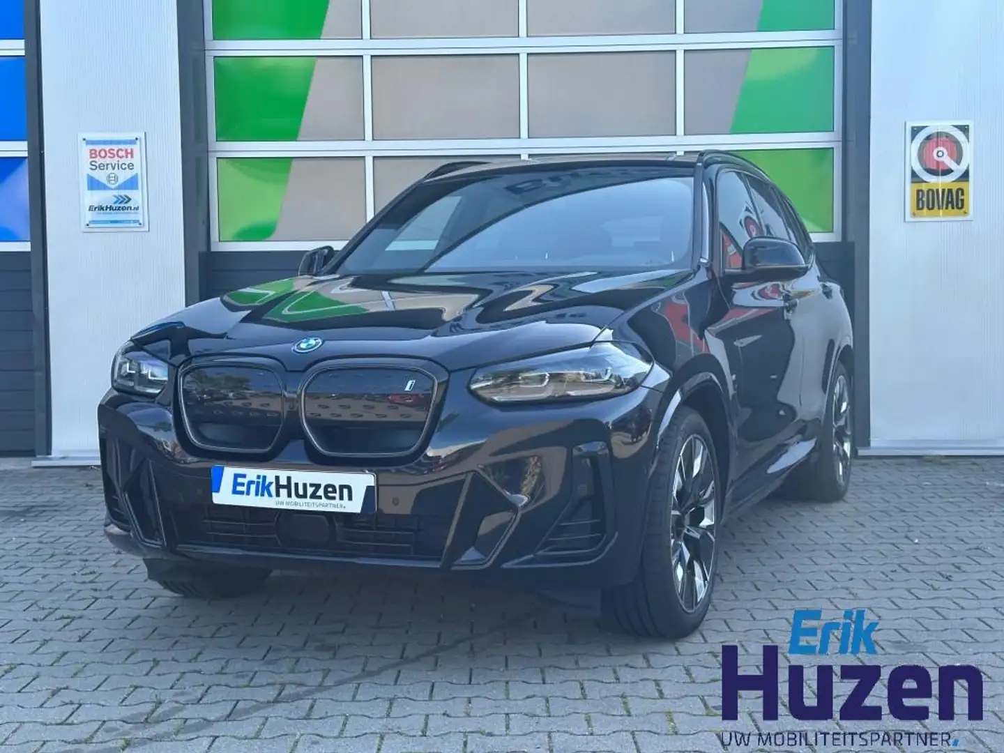 BMW iX3 HIGH EXECUTIVE / M-PAKKET / PANORAMADAK / VERWARMD Zwart - 1