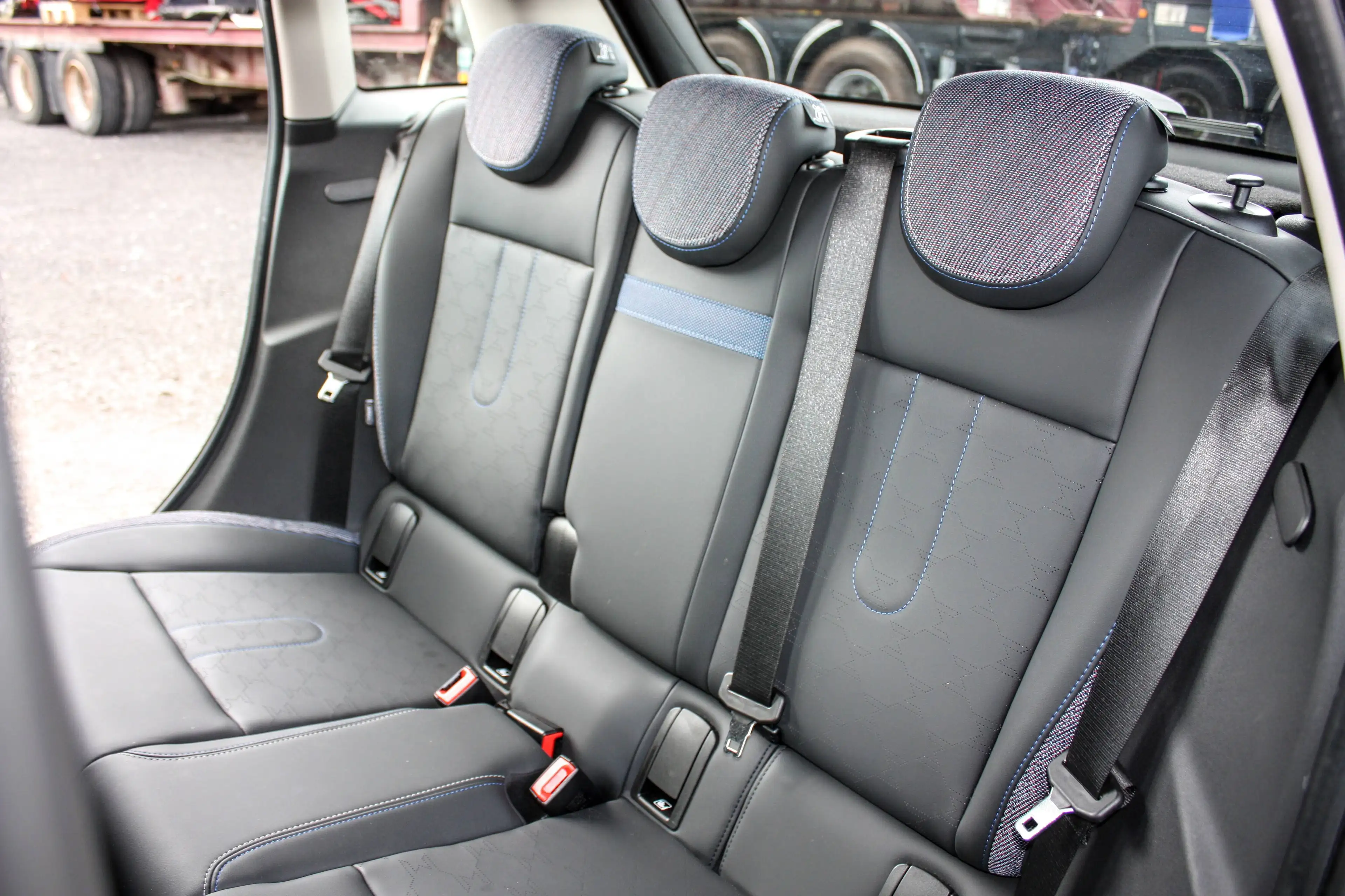 MINI Cooper C AUTOMAAT // HUD// CARPLAY// LANE ASSIST // STUURWIELVERW — photo 13
