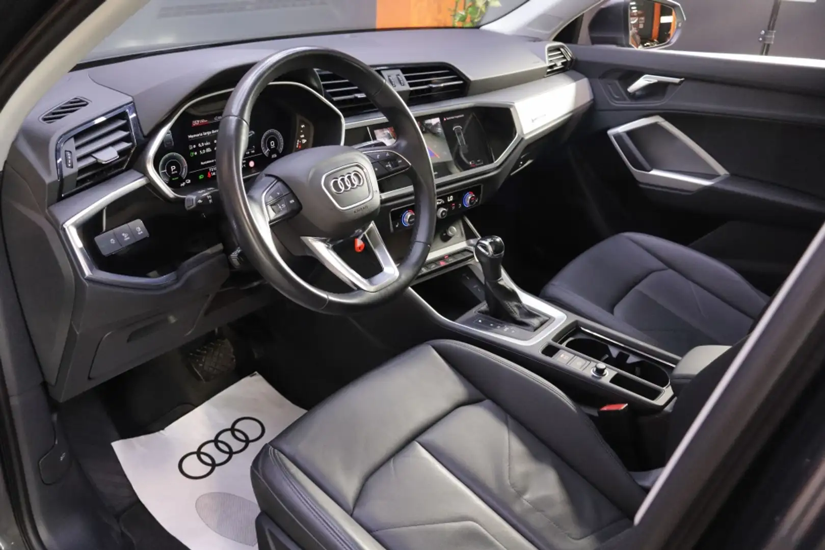 Audi Q3 Sportback 45 TFSIe S line S-tronic Gris - 2