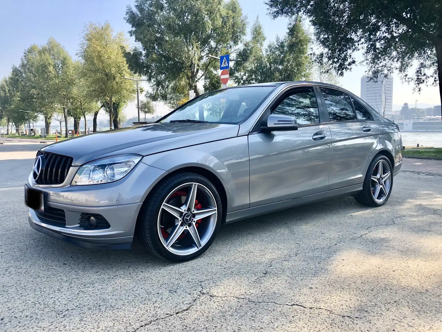Mercedes-Benz C 180 CGI Automatik BlueEFFICIENCY Avantgarde - 1