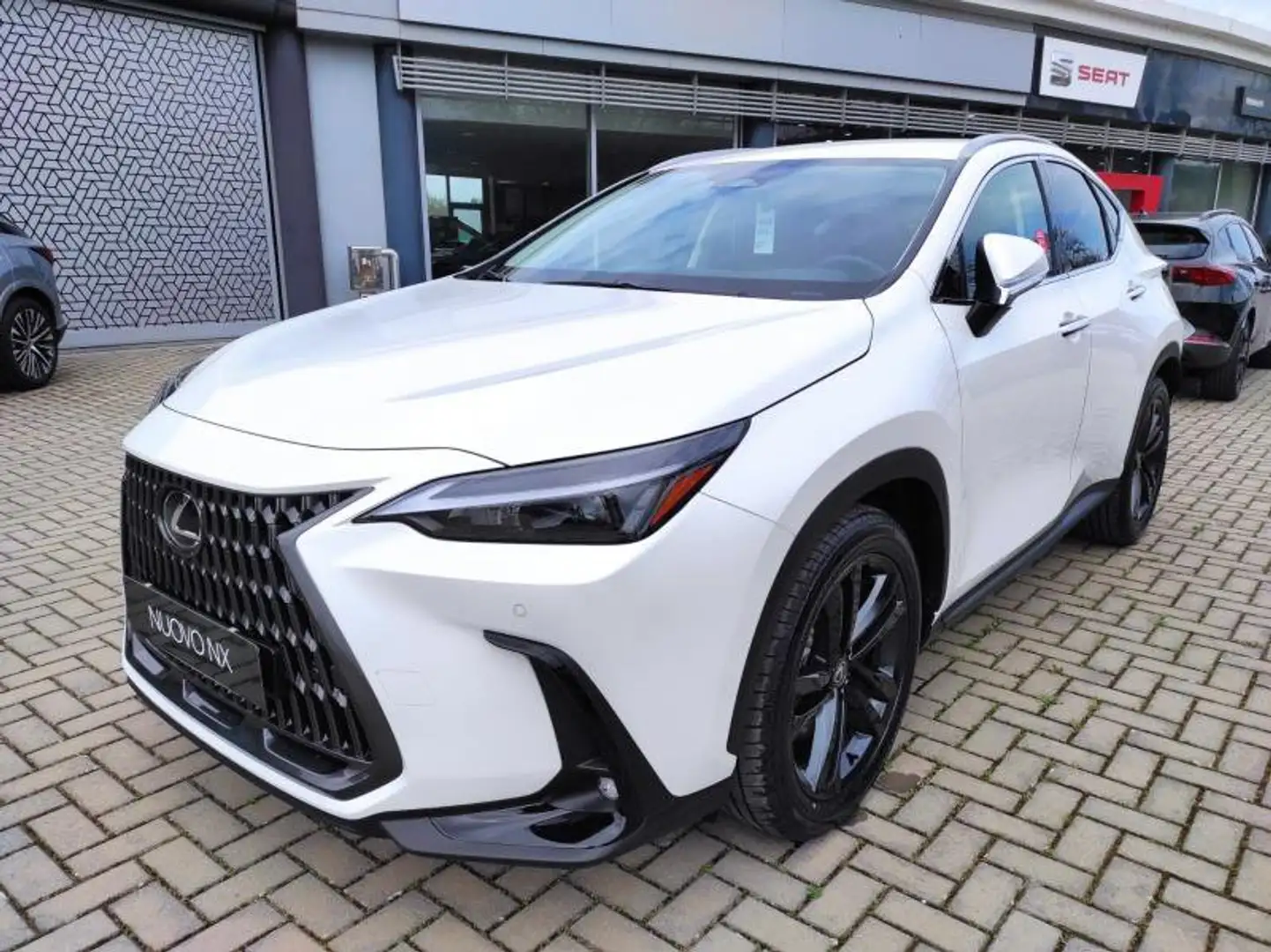 Lexus NX 300 2ª serie Plug-in 4WD Premium + Weiß - 1