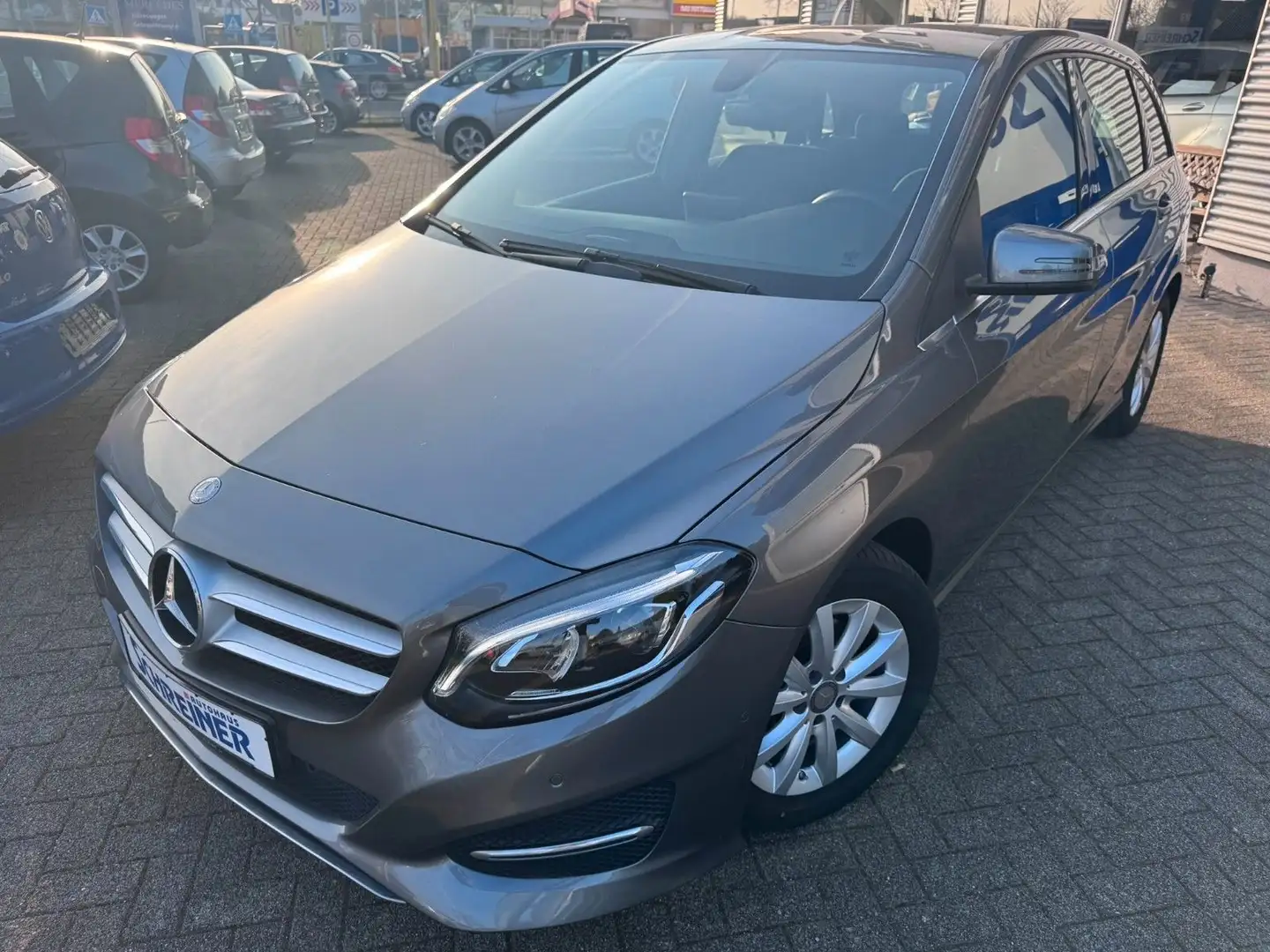 Mercedes-Benz B 180 Style*Automatik*Rückfahrkamera+Parkt*Navi* Gris - 1