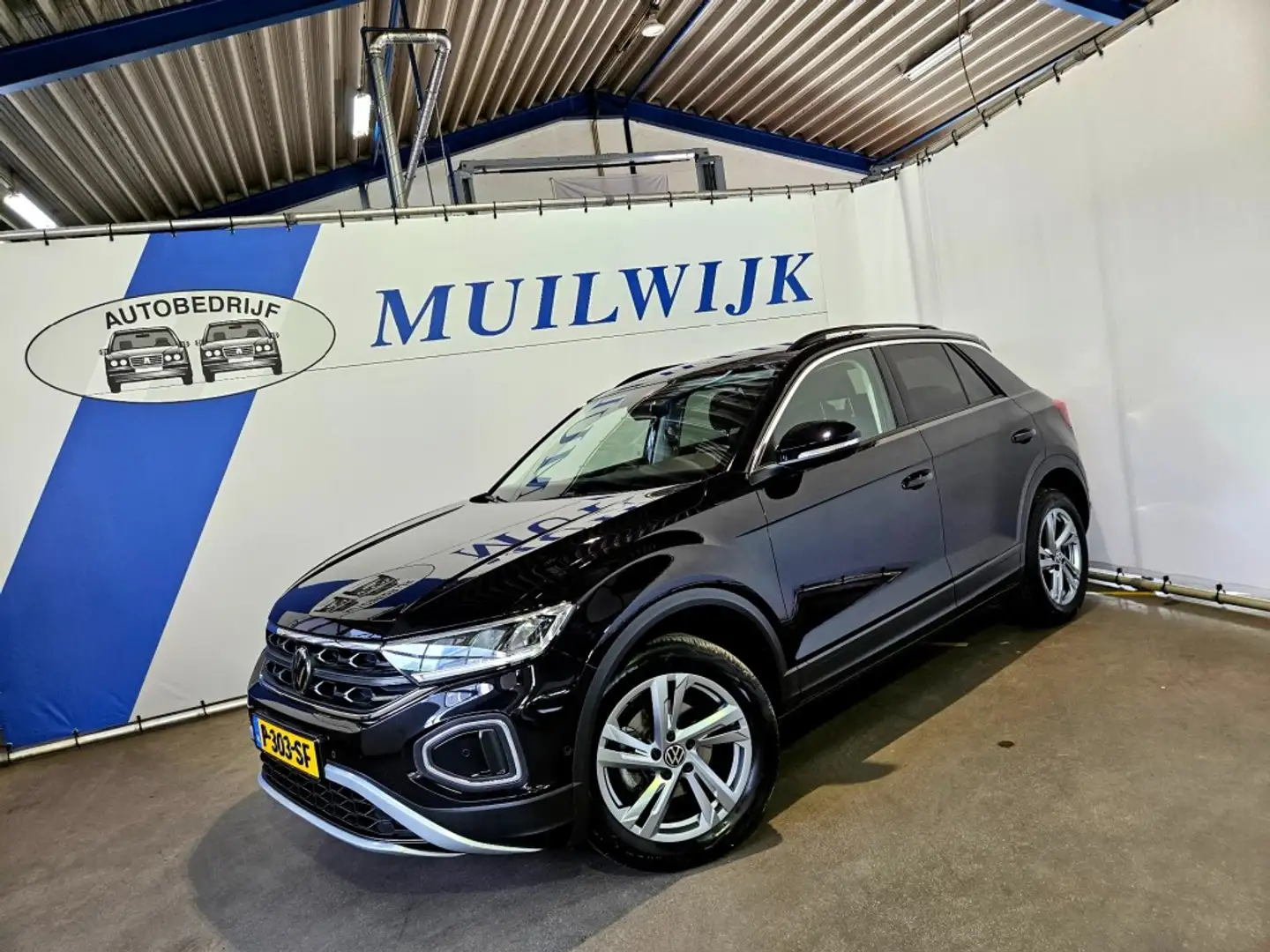 Volkswagen T-Roc 1.5 TSI Life 75 Edition / Trekhaak / Virtual Cockp Negro - 1