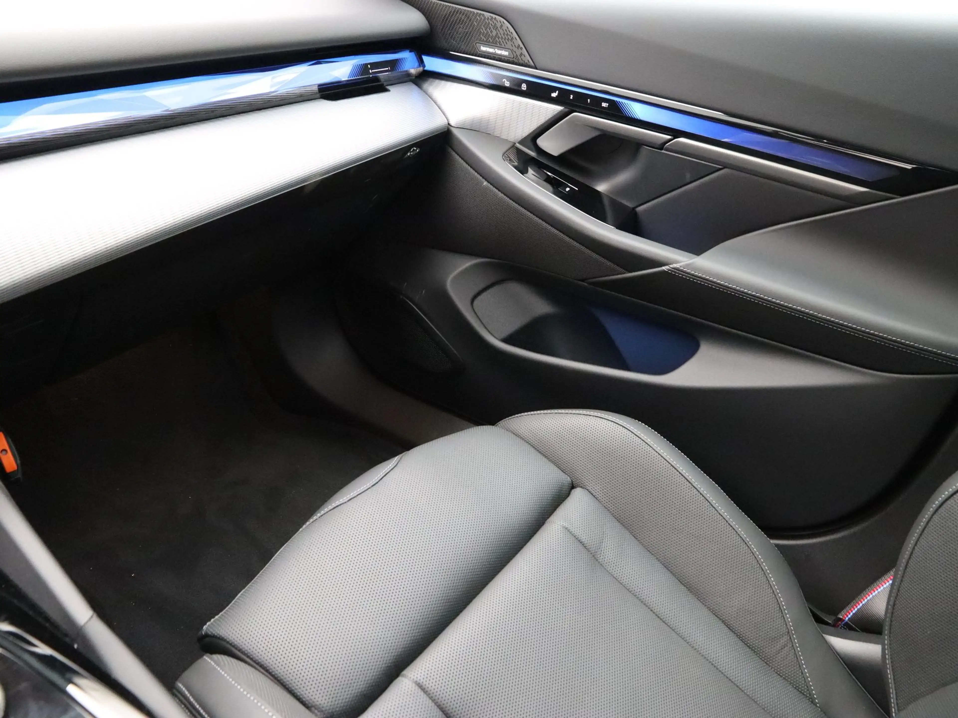 BMW i5 M60 xDrive 84 kWh — photo 15