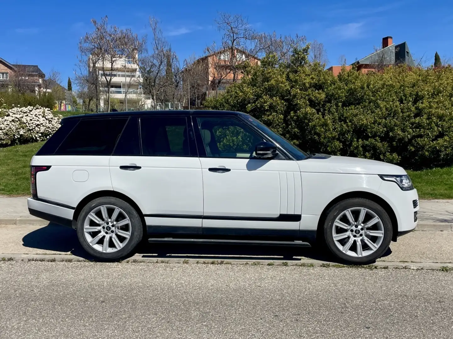 Land Rover Range Rover 4.4SDV8 Vogue Aut. Blanco - 2