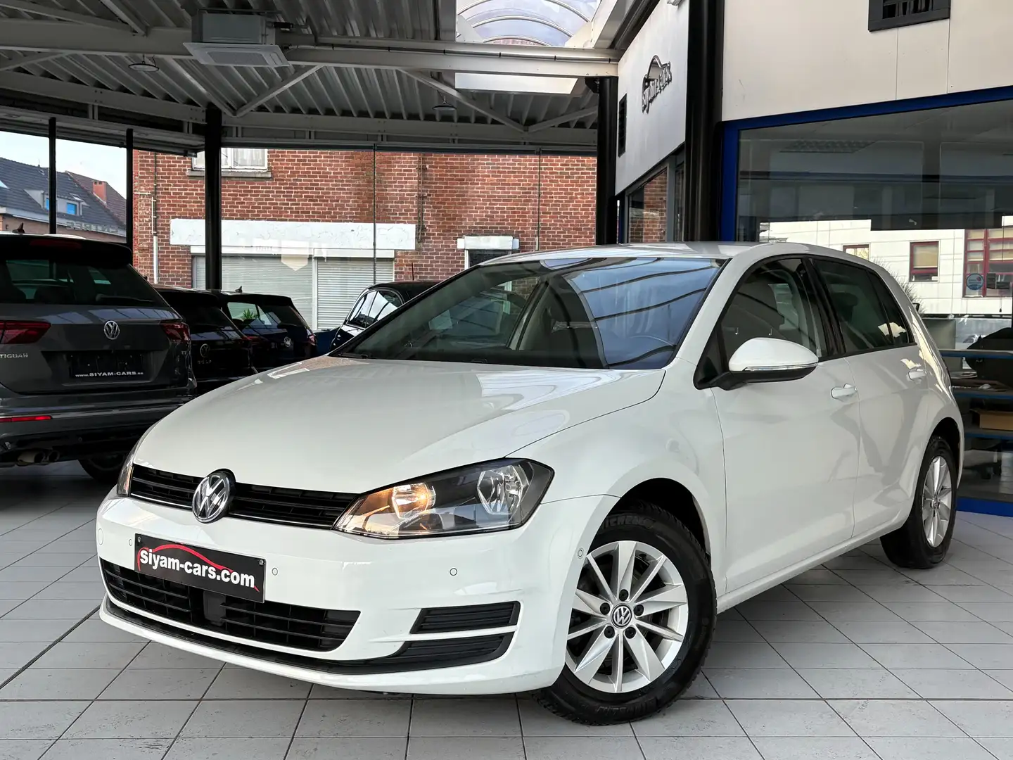 Volkswagen Golf 1.2 TSI *GPS * PDC * 1ER PROP * CARNET * JANTE* Weiß - 1