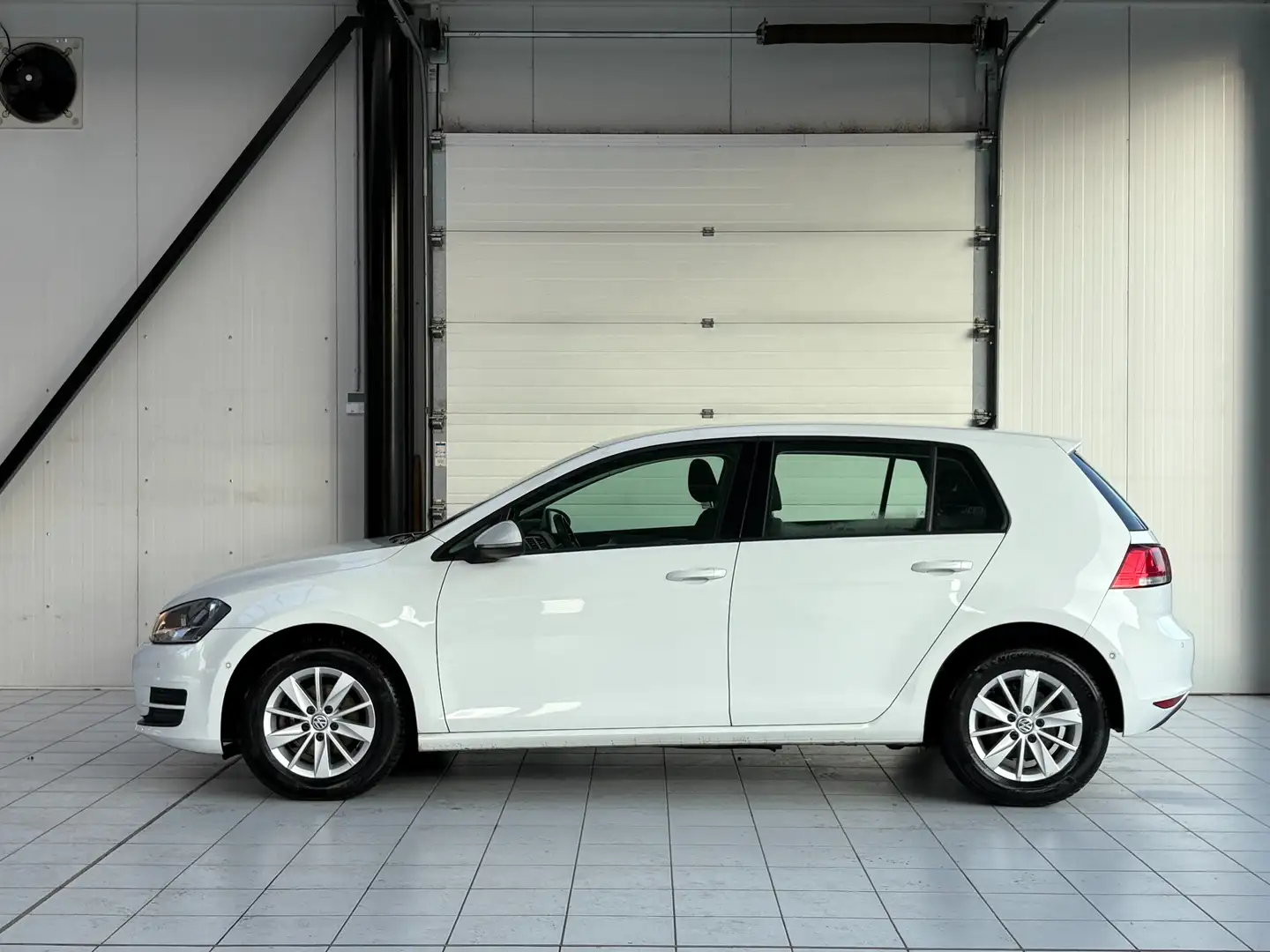 Volkswagen Golf 1.2 TSI *GPS * PDC * 1ER PROP * CARNET * JANTE* Weiß - 2