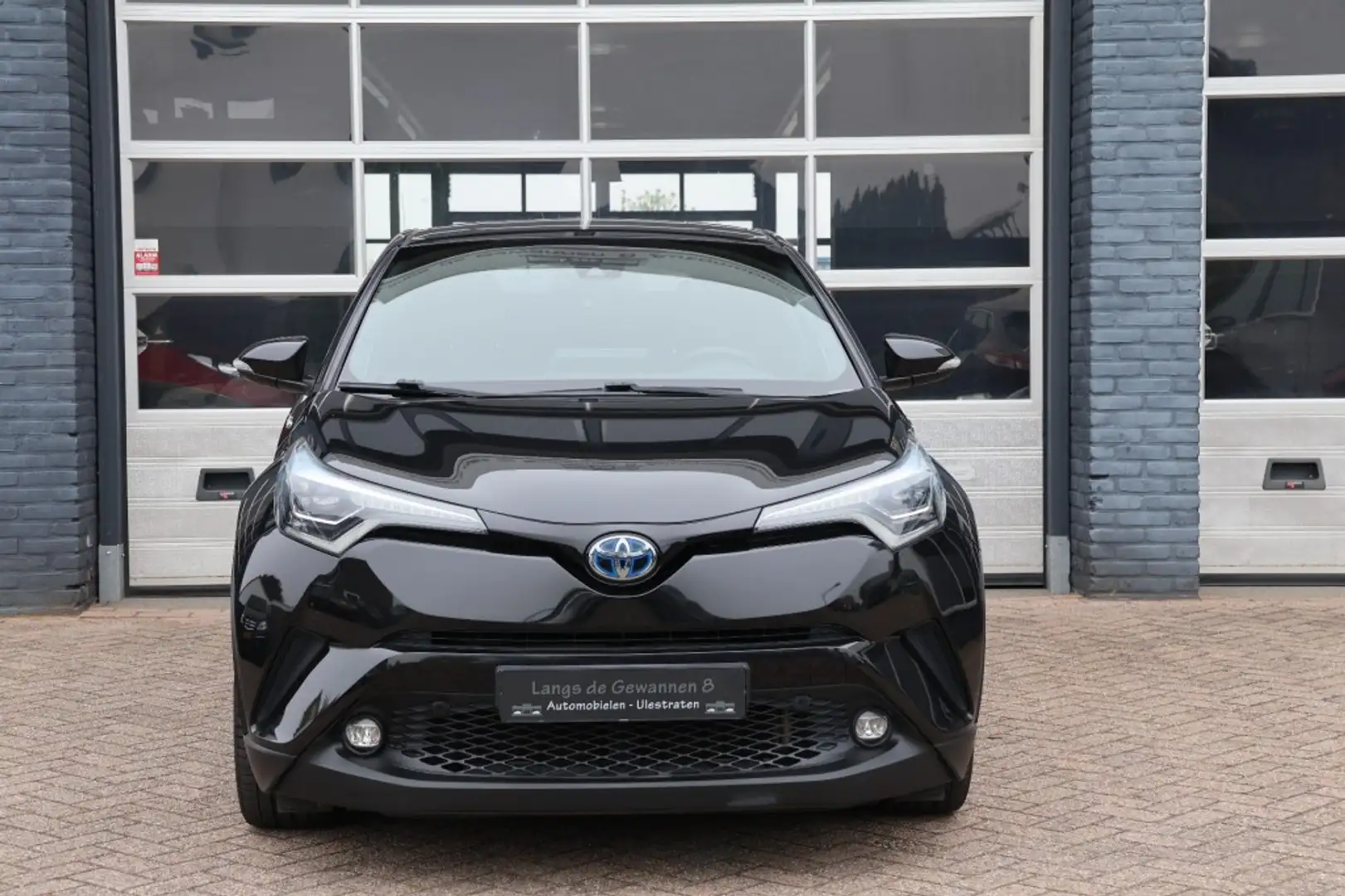 Toyota C-HR 1.8 Hybride executive, leder, navigatie, camera Zwart - 2