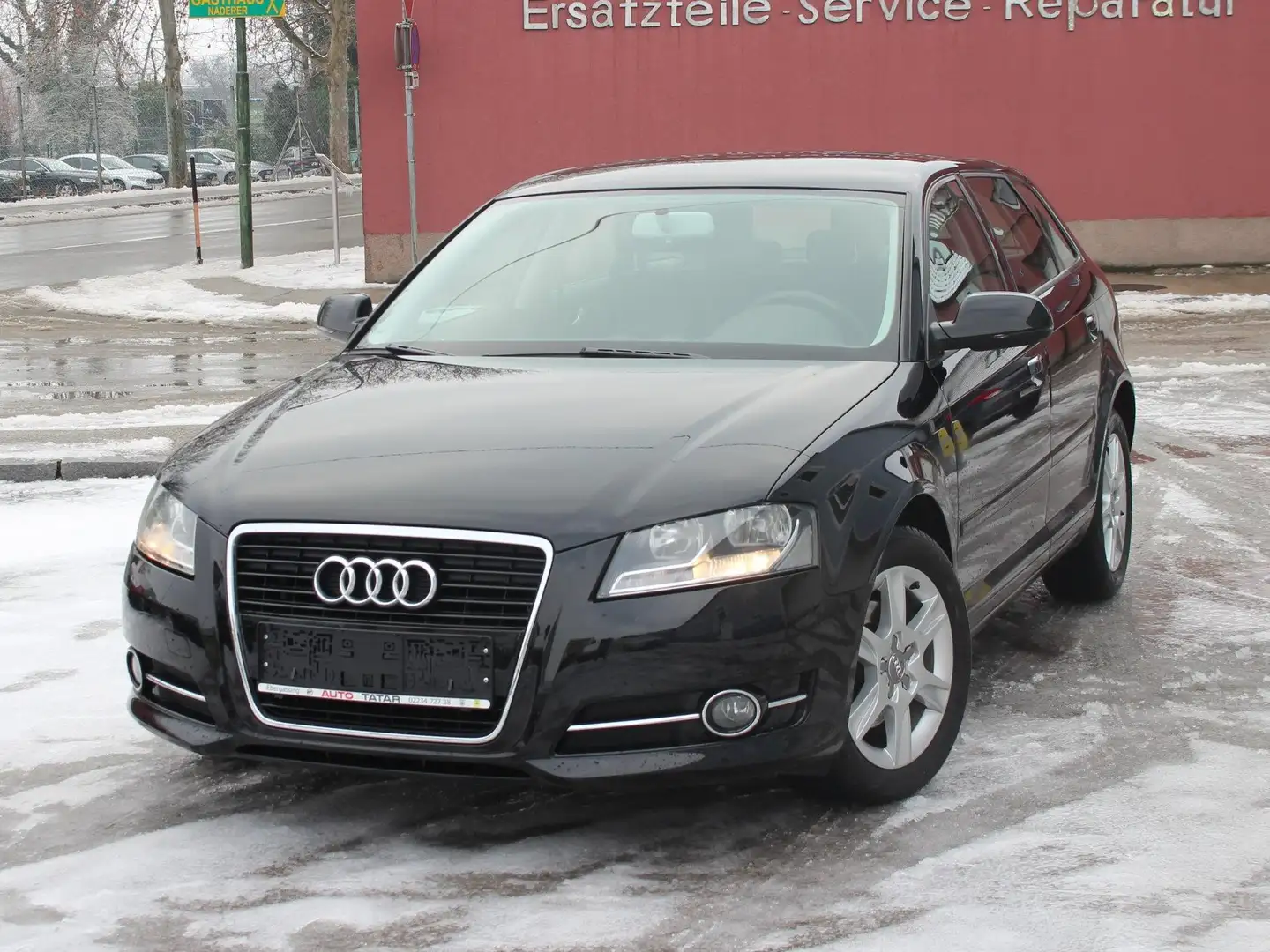 Audi A3 1.6 TDI Attraction Schwarz - 2