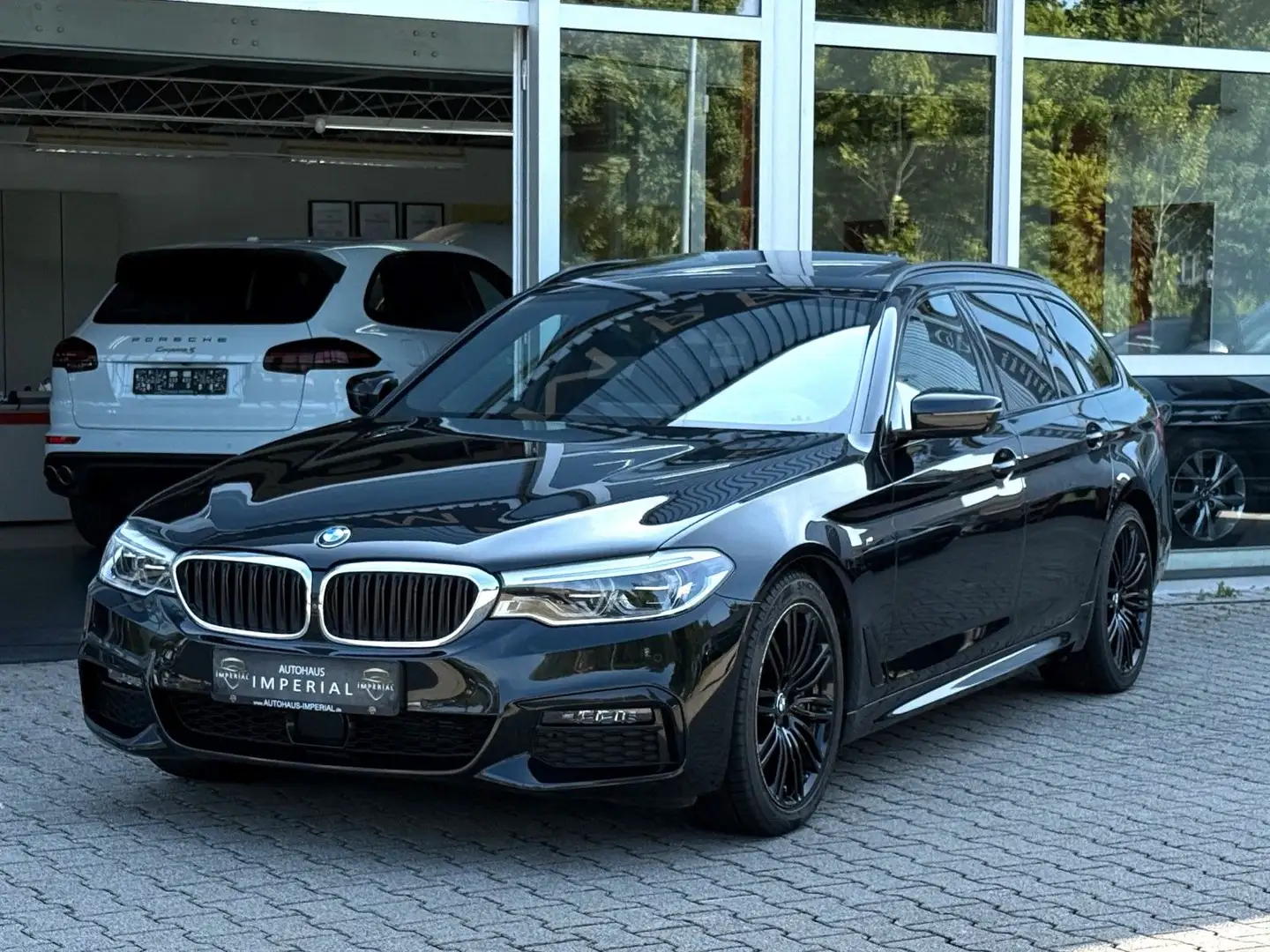 BMW 530 dxDr M SPORT LEDER+PANO+HUD+ACC+360+H&K+19" Noir - 1