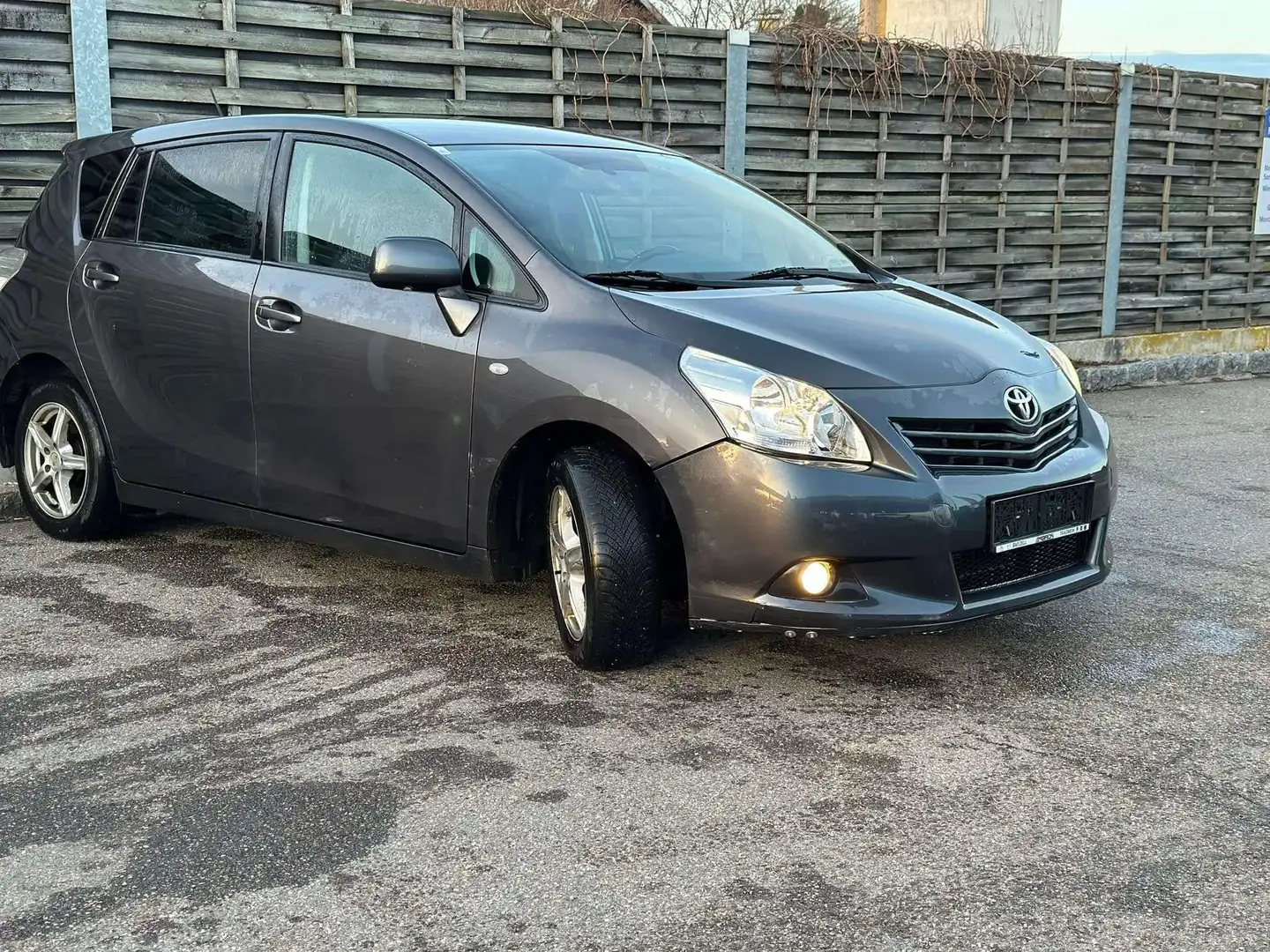 Toyota Verso Verso 2,0 D-4D 125 Young Family DPF Young Family Hnědá - 2