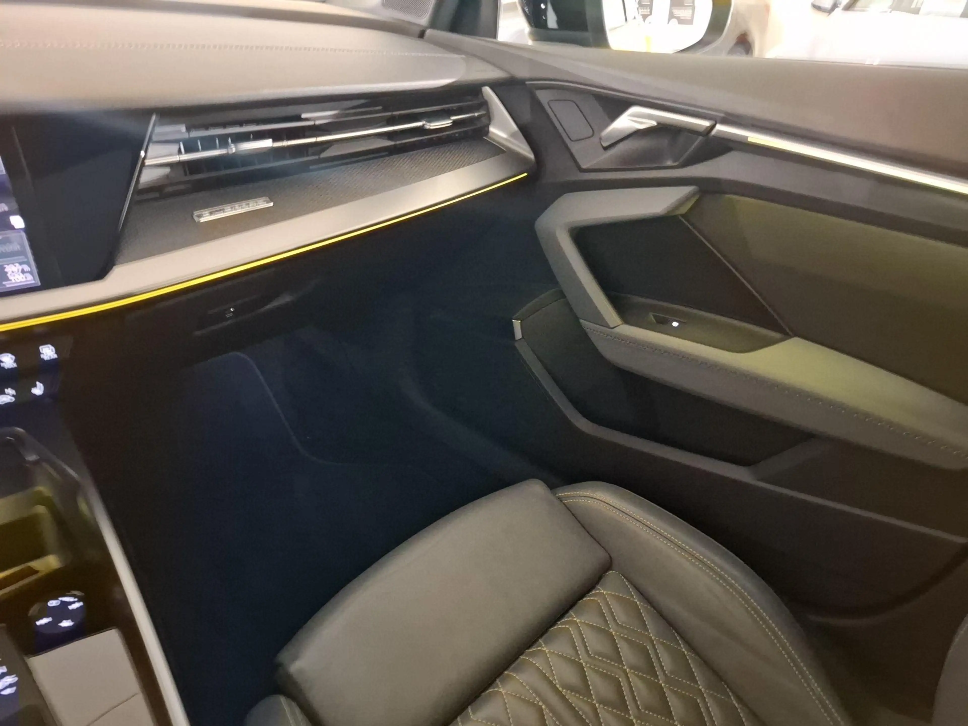 Audi S3 2.0 TFSI S3 S tronic quattro Sportback — photo 9